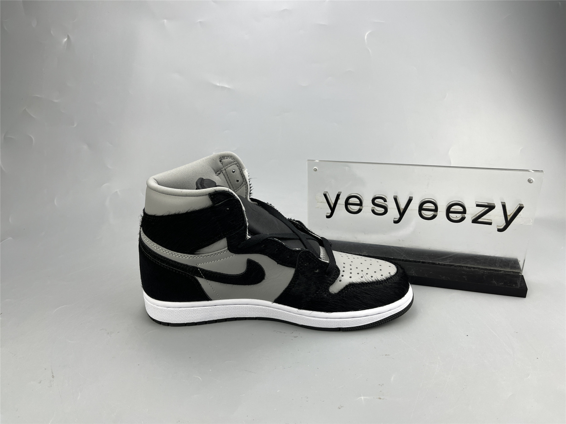 UA WMNS AIR JORDAN 1 RETRO HIGH OG