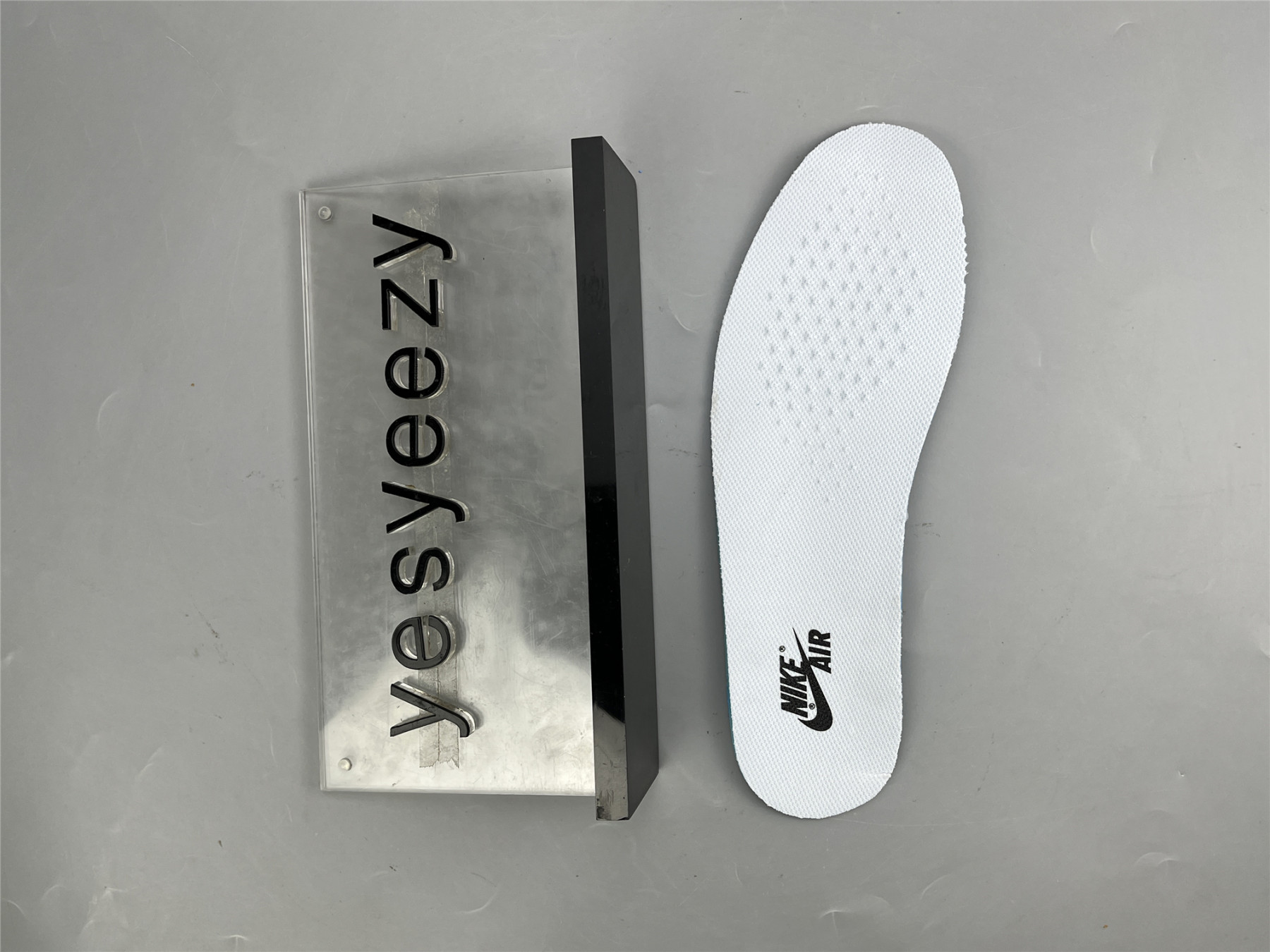 UA AIR JORDAN 1 OFF WHITE NRG