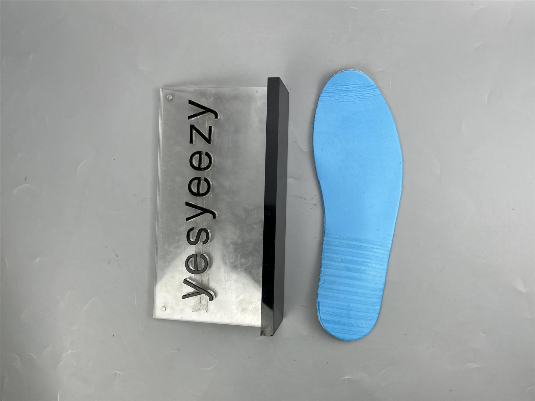 UA AIR JORDAN 1 OFF WHITE NRG