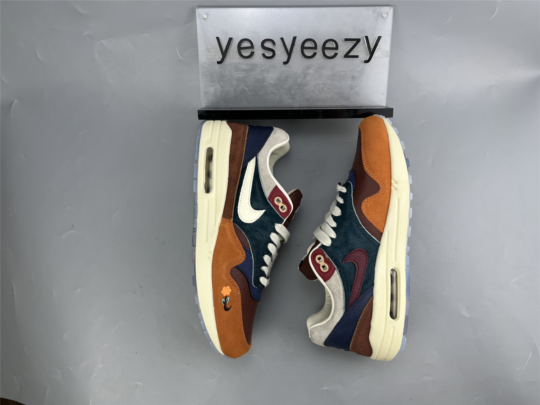 UA NIKE KASINA X AIR MAX 1 SP 