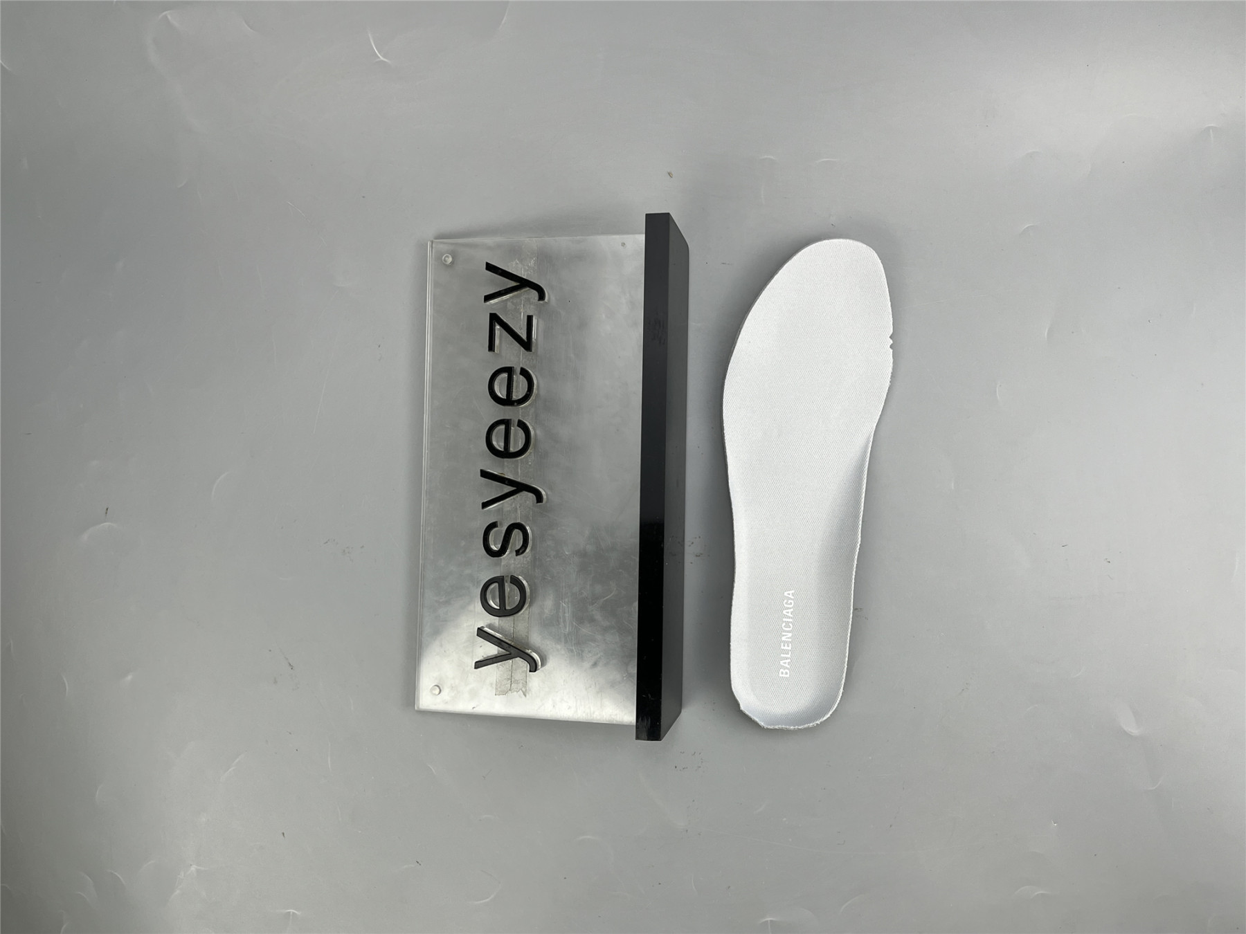 UA RUNNER GREY SILVER METALLIC