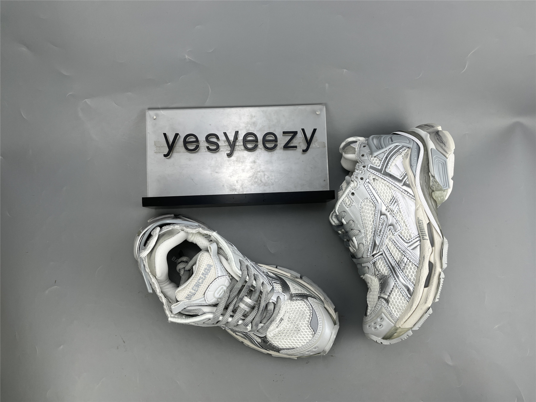 UA RUNNER GREY SILVER METALLIC