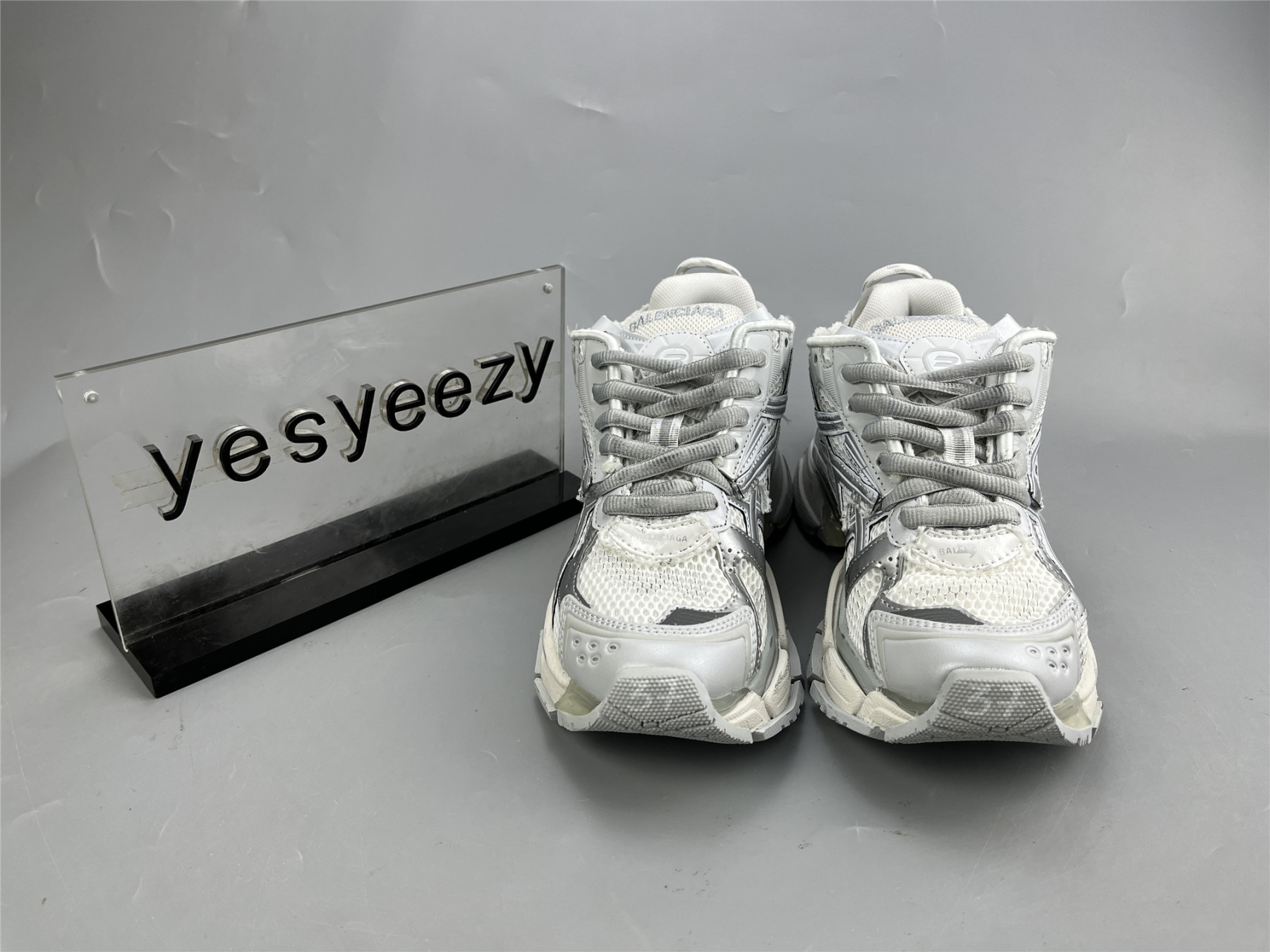 UA RUNNER GREY SILVER METALLIC