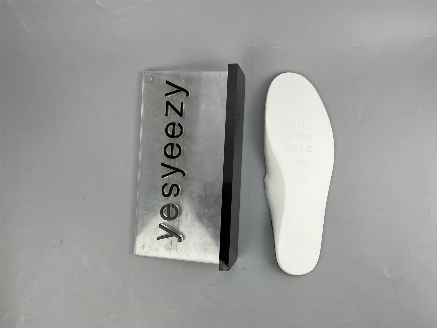 UA AIR JORDAN 11 RETRO BLACK YELLOW