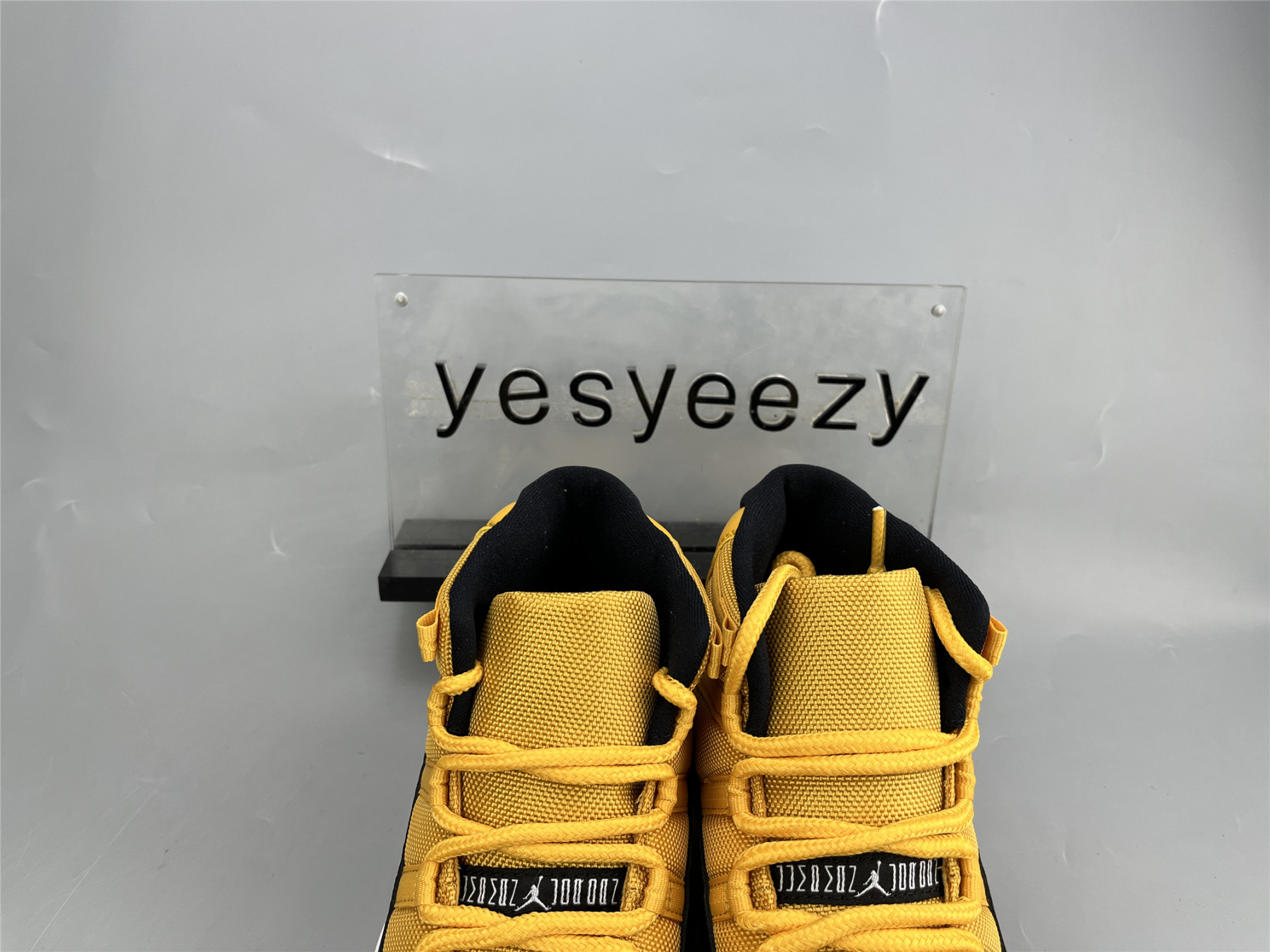 UA AIR JORDAN 11 RETRO BLACK YELLOW