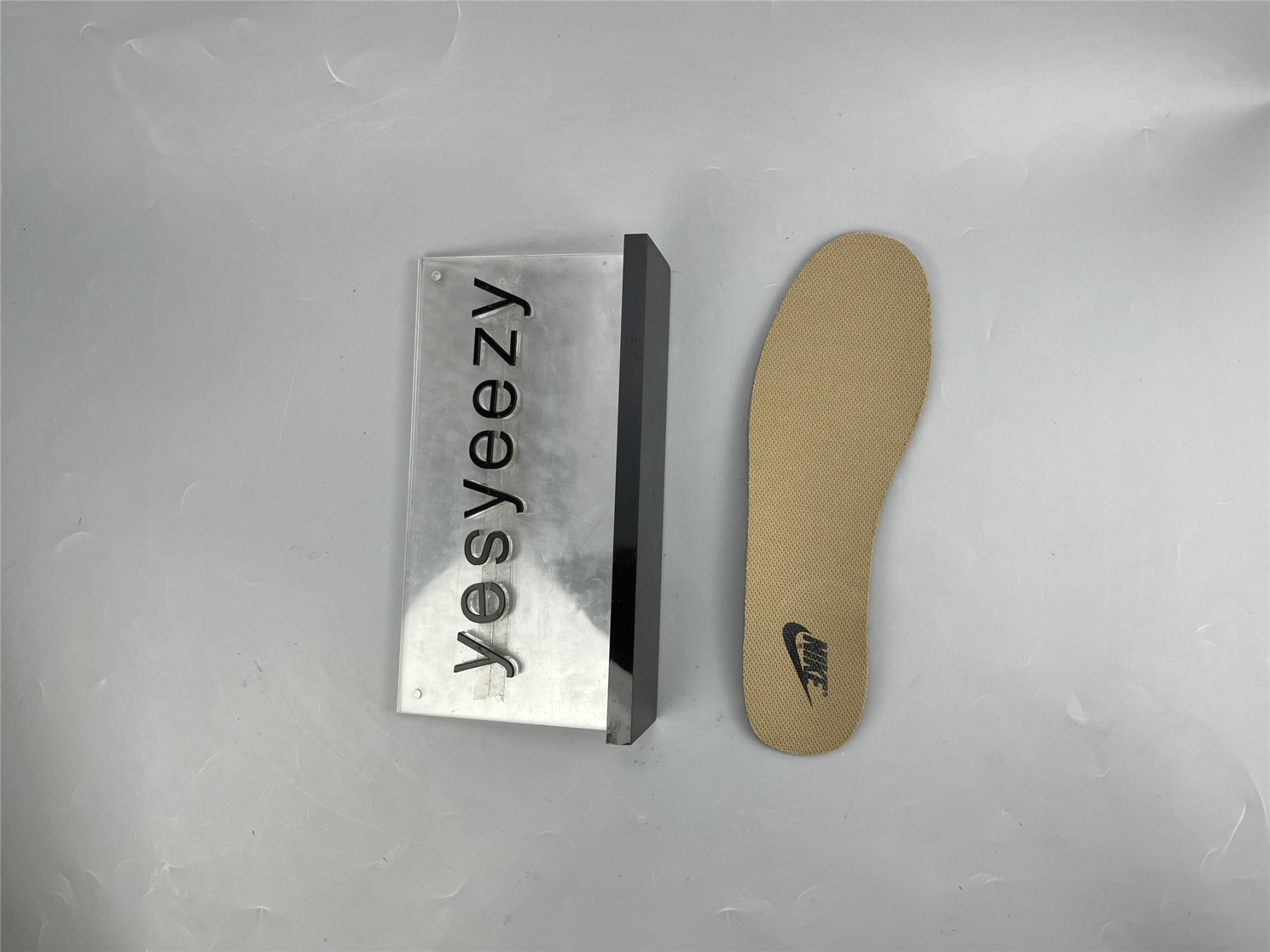 UA NIKE WMNS DUNK LOW 