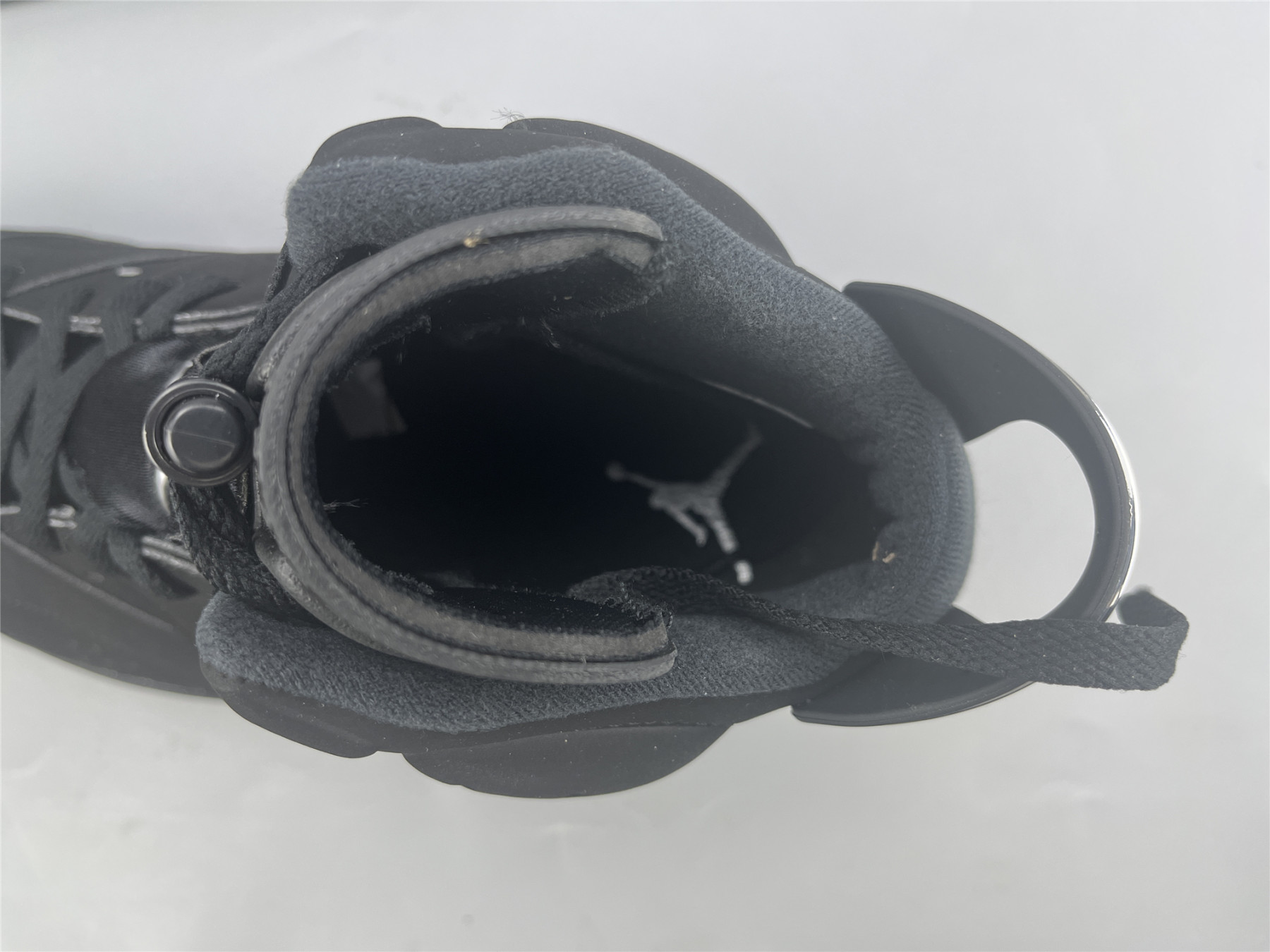 UA AIR JORDAN 6 RETRO 