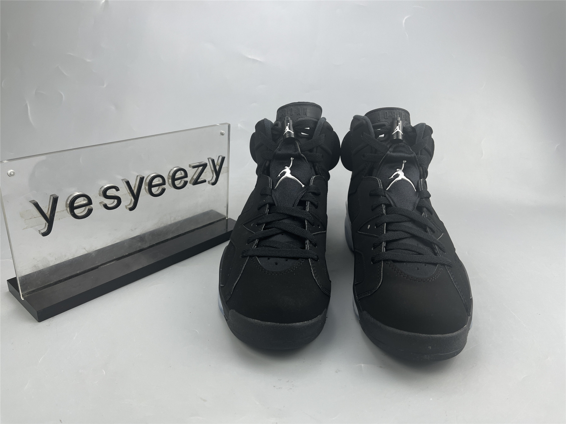 UA AIR JORDAN 6 RETRO 