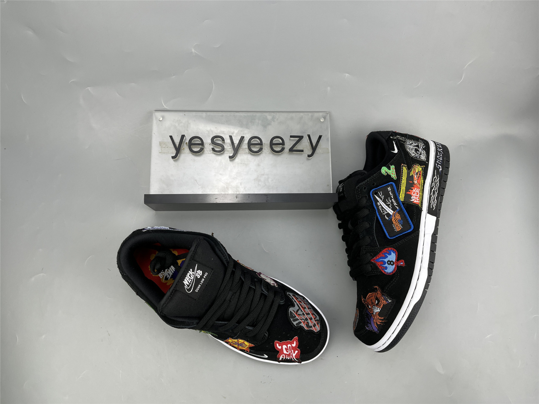ua nike neckFa*e x dunk low pro sb