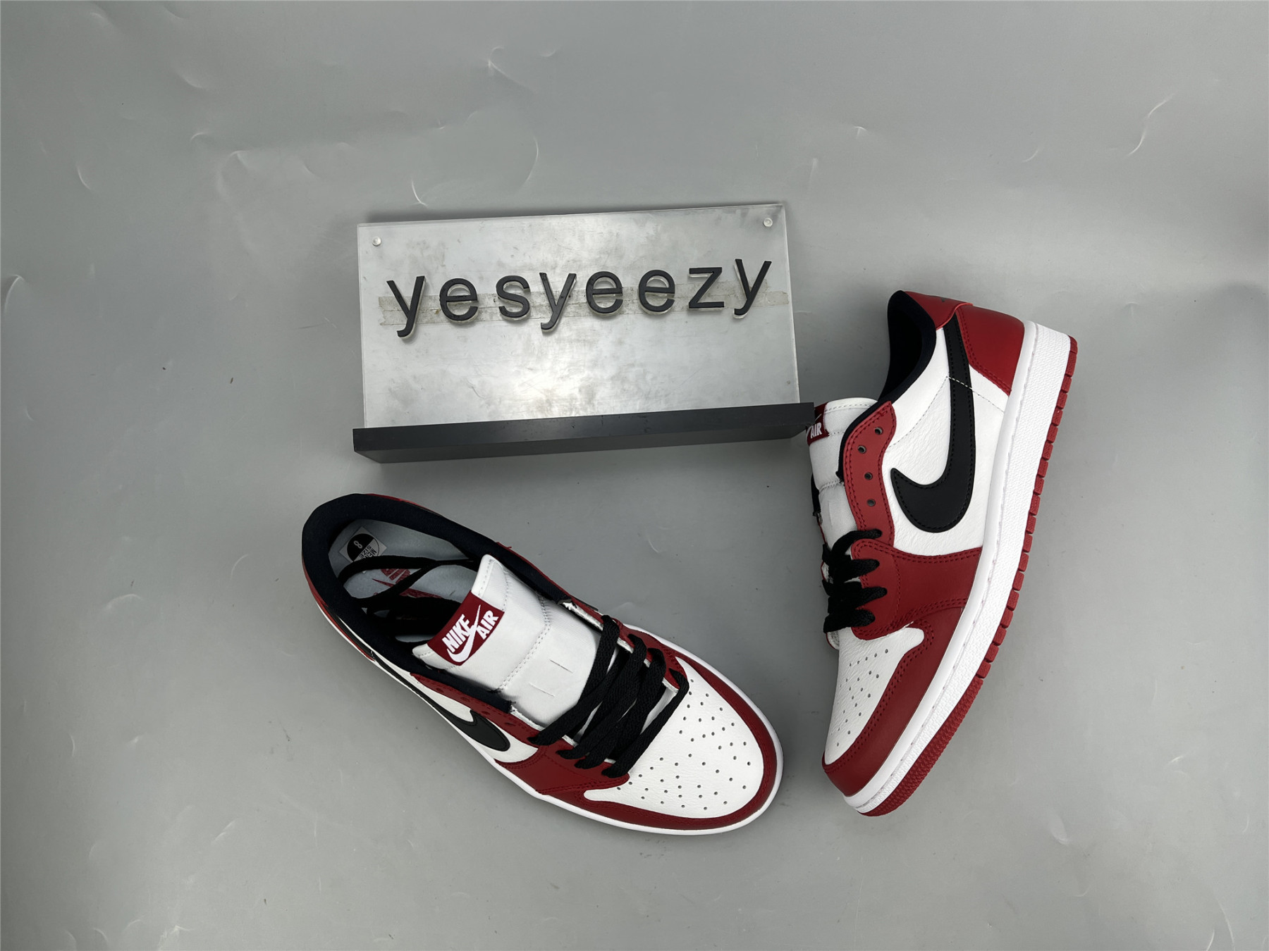 UA AIR JORDAN 1 RETRO LOW OG 