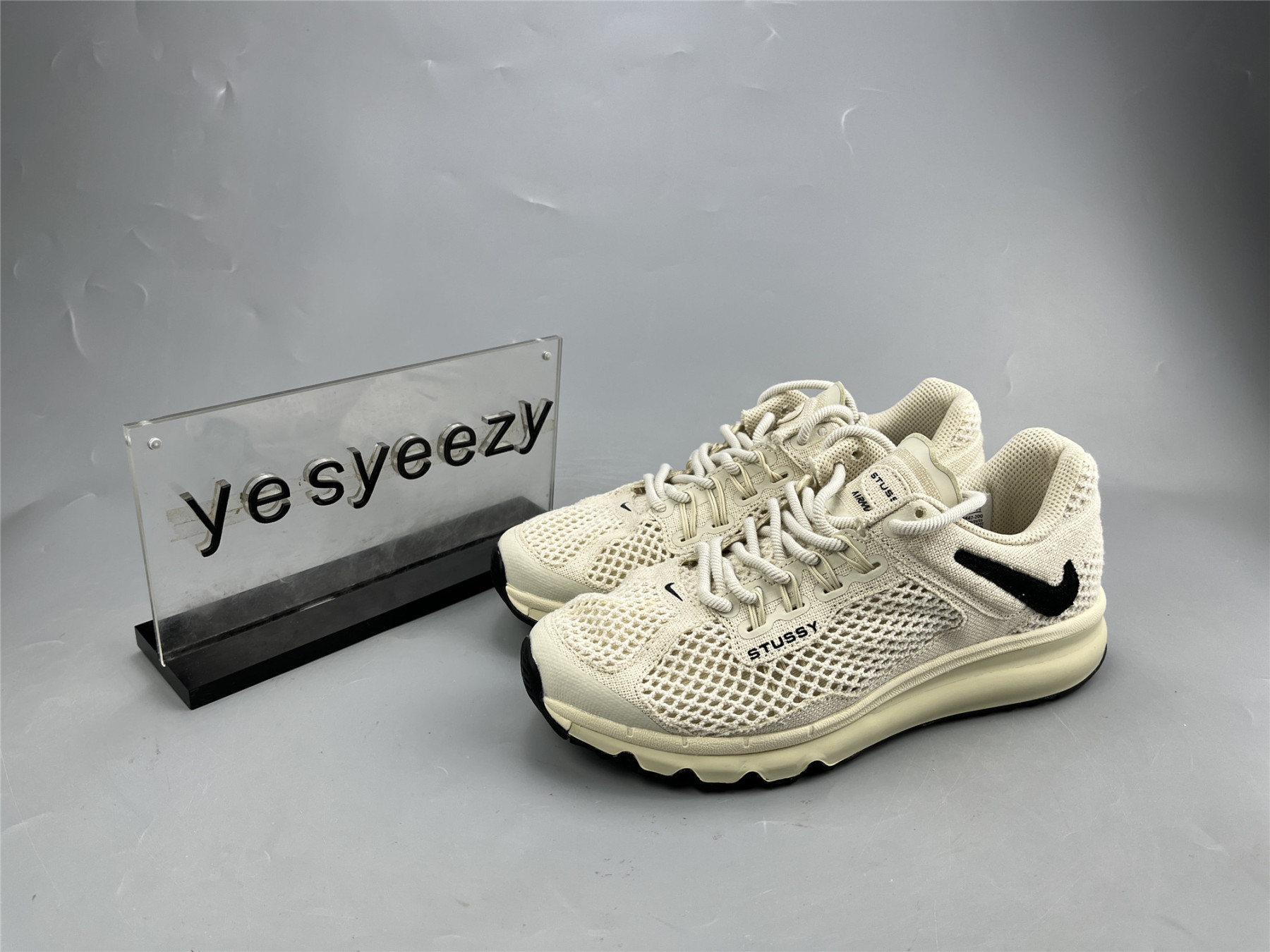 UA NIKE STUSSY X AIR MAX 2013 