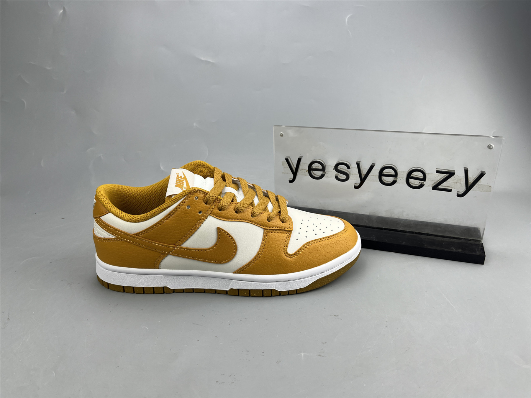 UA NIKE WMNS DUNK LOW NEXT NATURE 