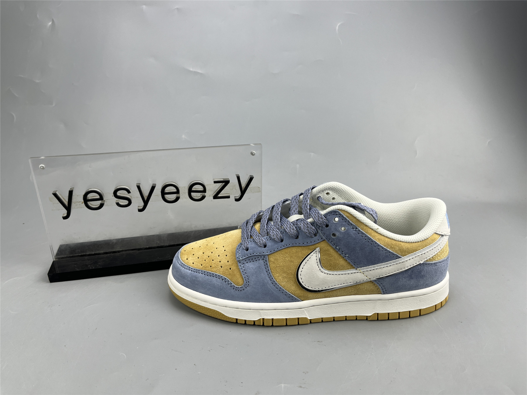 UA NIKE DUNK LOW PURPLE YELLOW