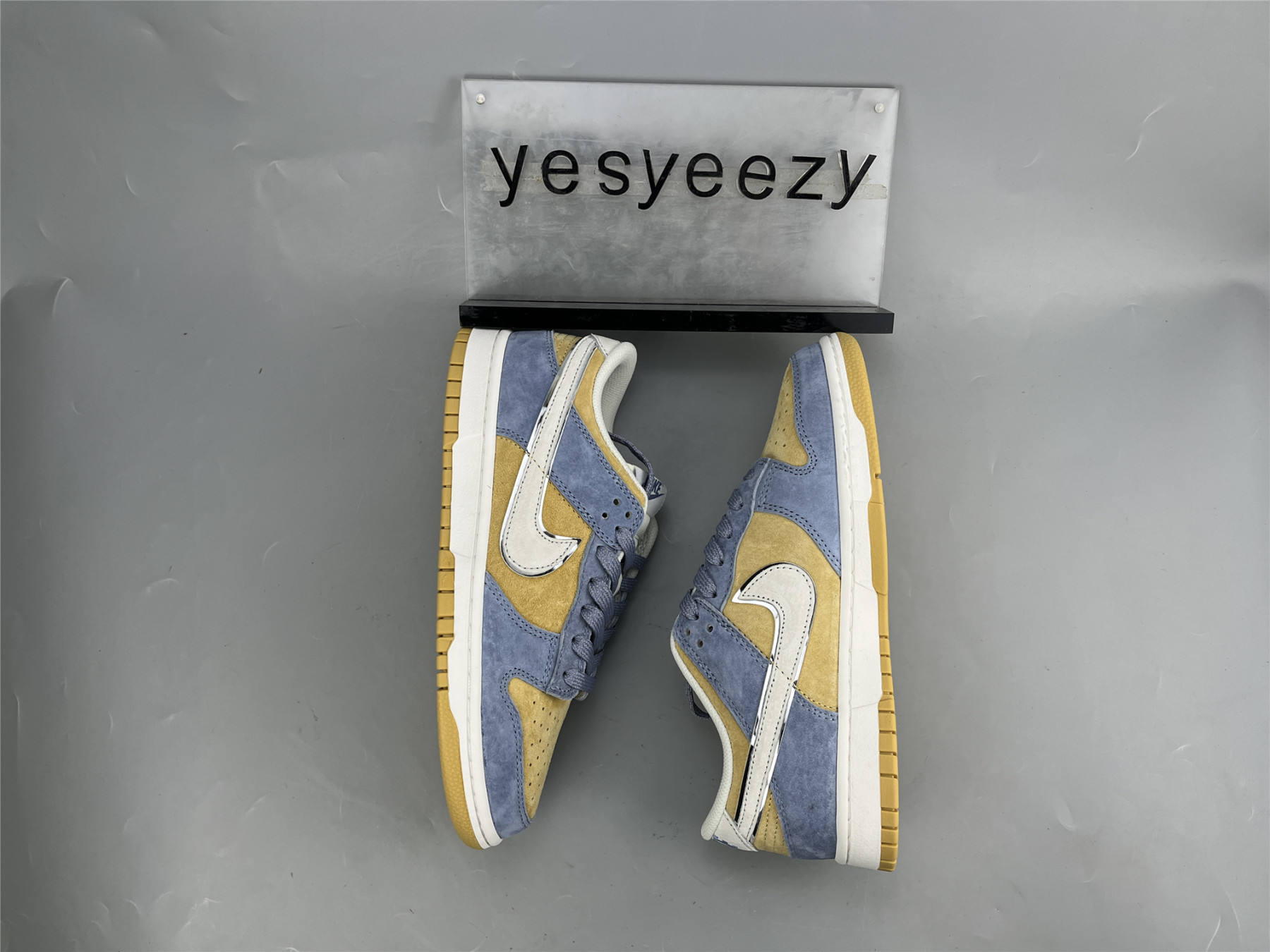 UA NIKE DUNK LOW PURPLE YELLOW