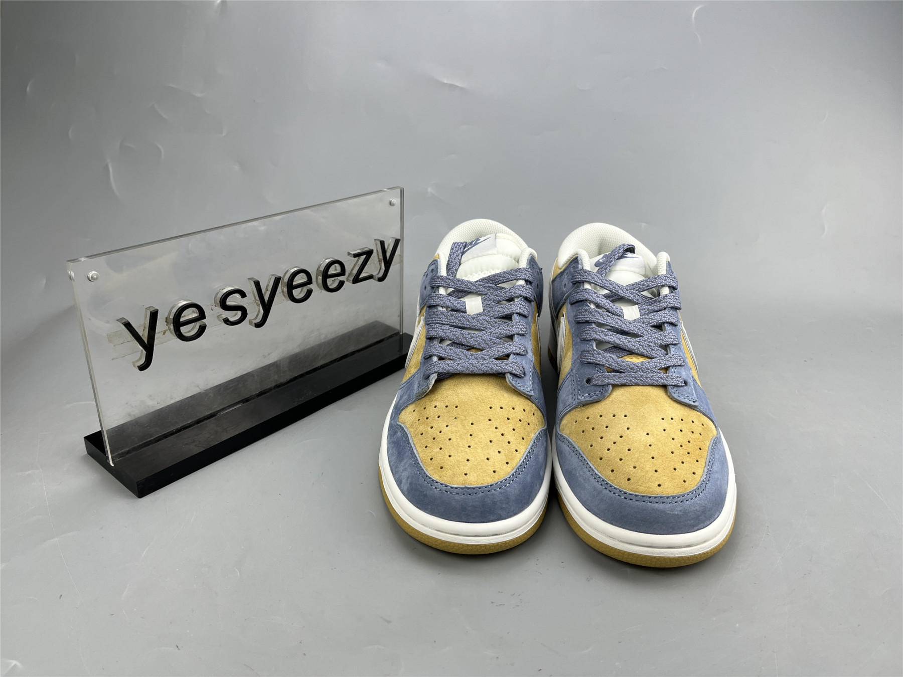 UA NIKE DUNK LOW PURPLE YELLOW