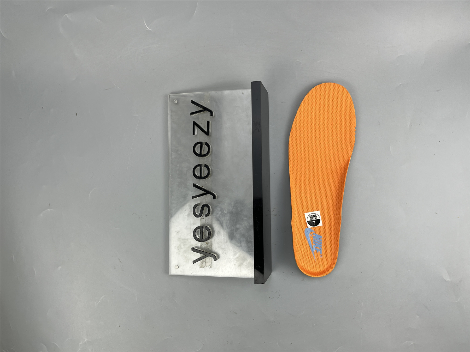 UA NIKE DUNK LOW GRAY