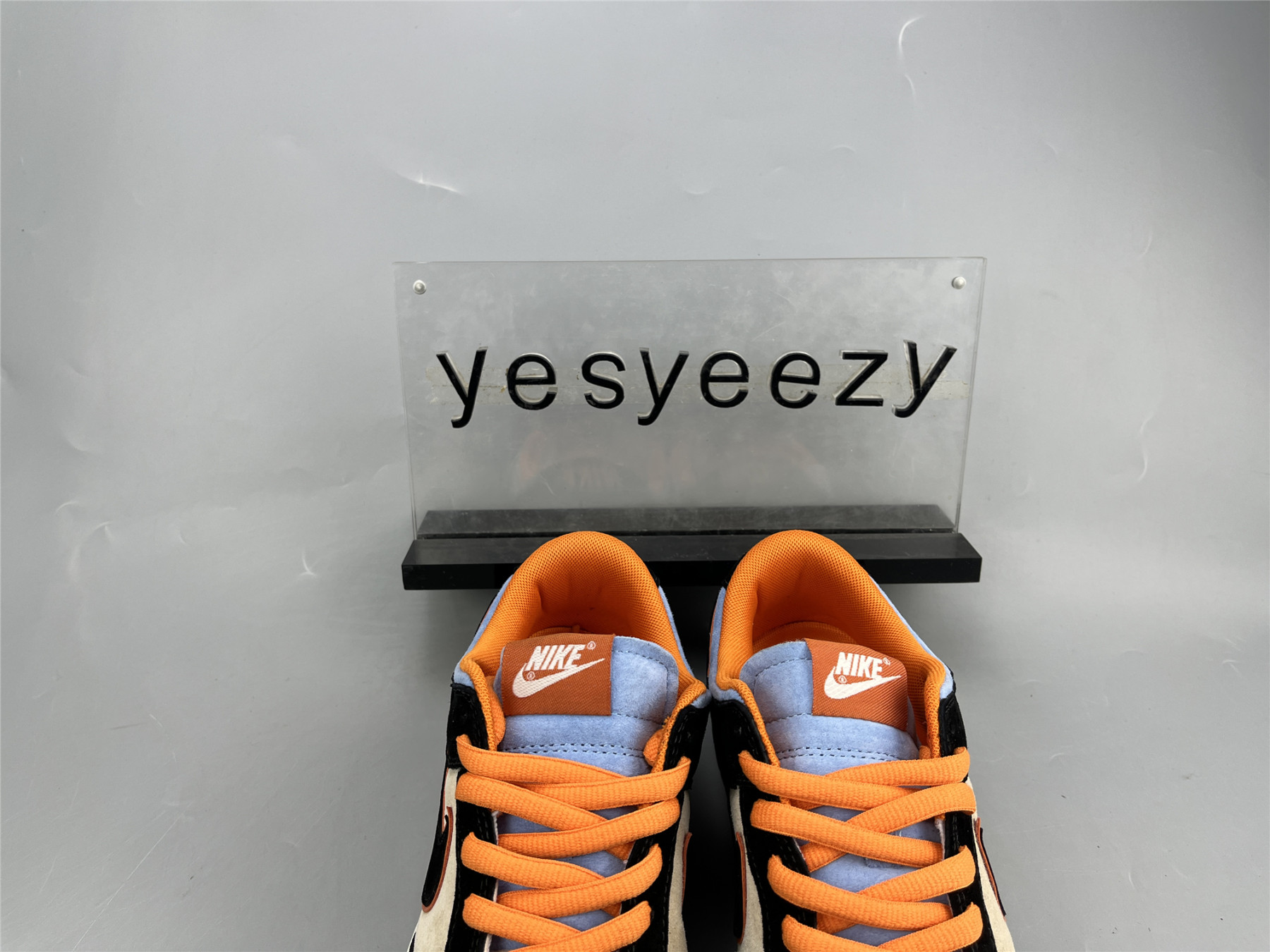 UA NIKE DUNK LOW GRAY