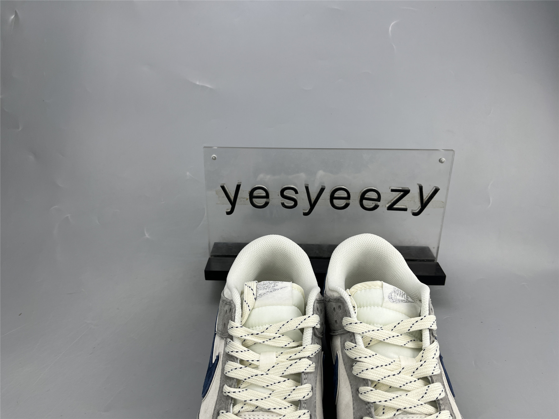 UA NIKE DUNK LOW LIGHT GREY