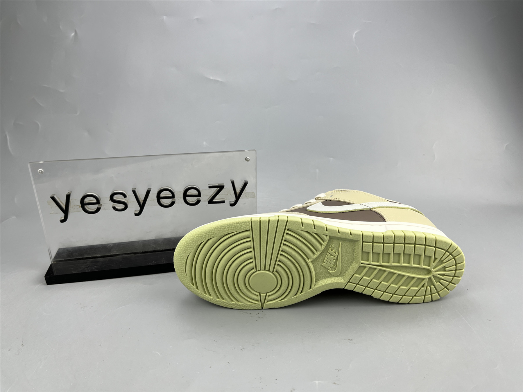 UA NIKE DUNK LOW MOCHA