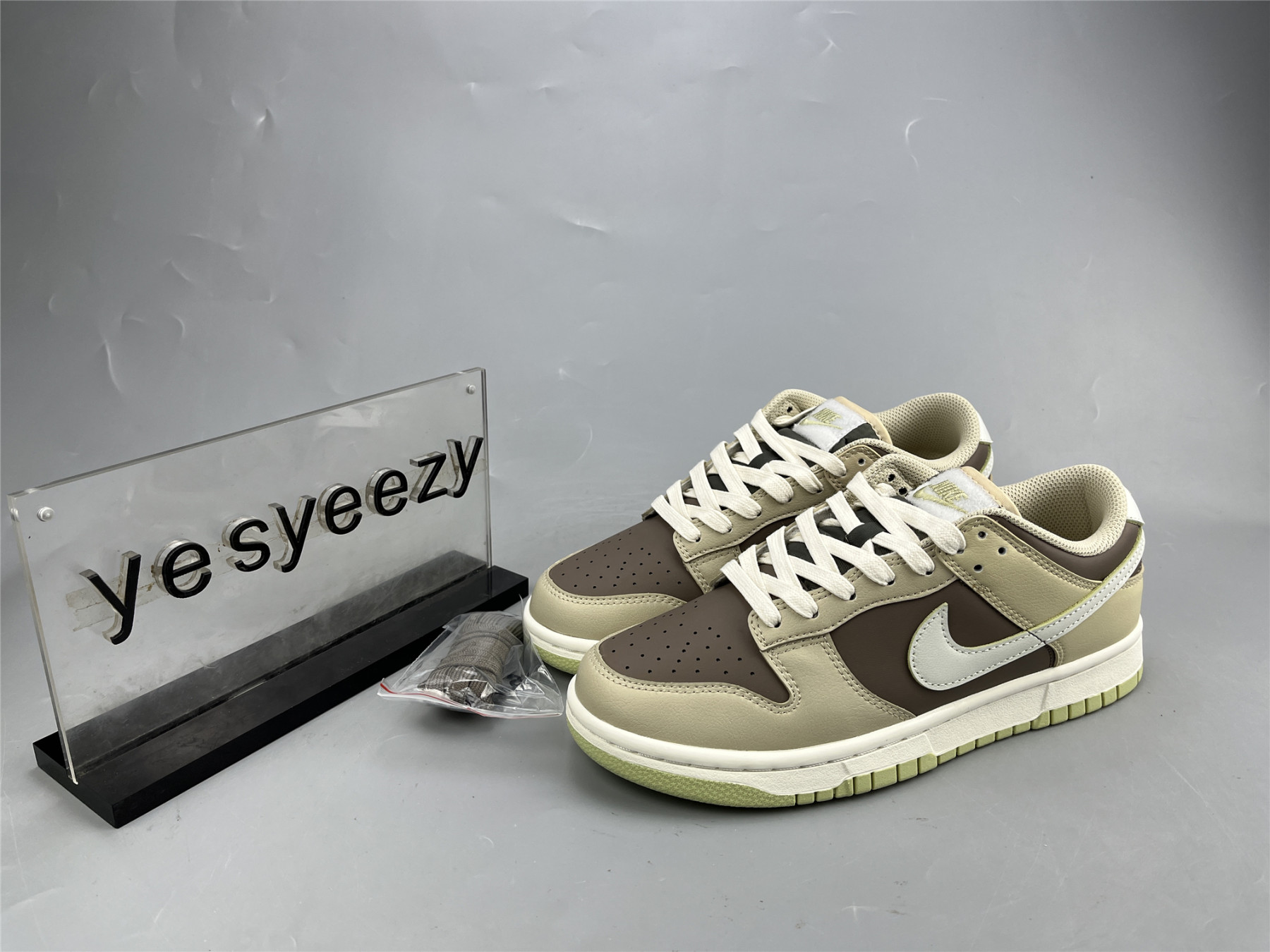 UA NIKE DUNK LOW MOCHA