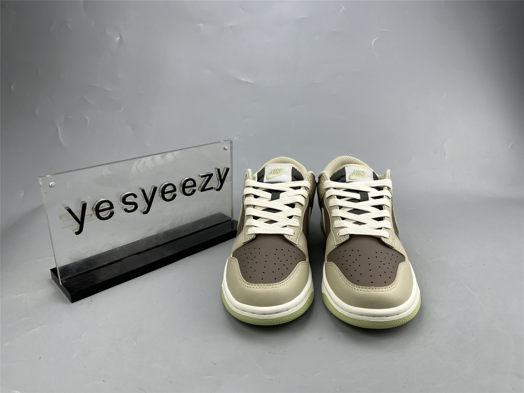 UA NIKE DUNK LOW MOCHA