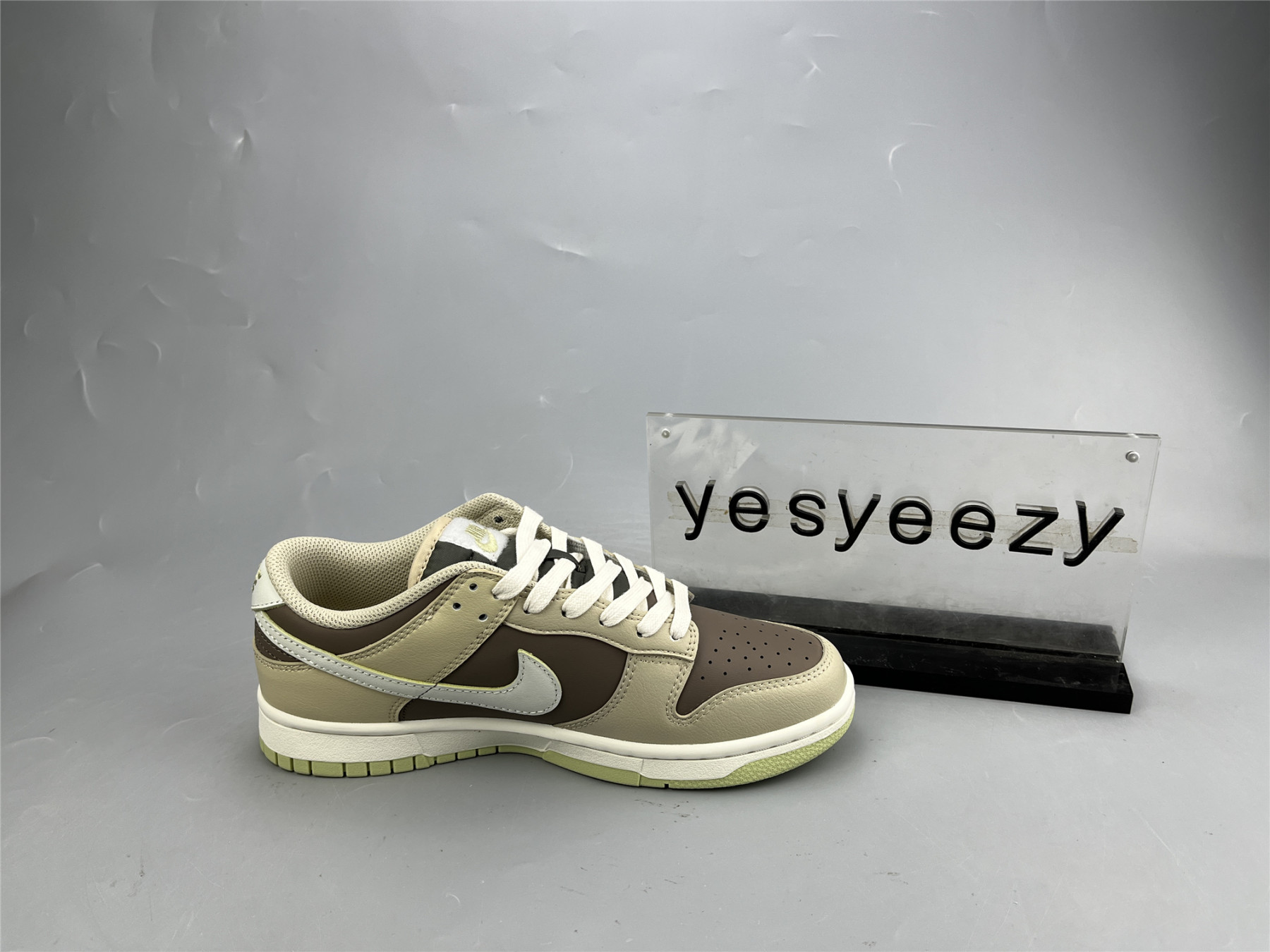 UA NIKE DUNK LOW MOCHA