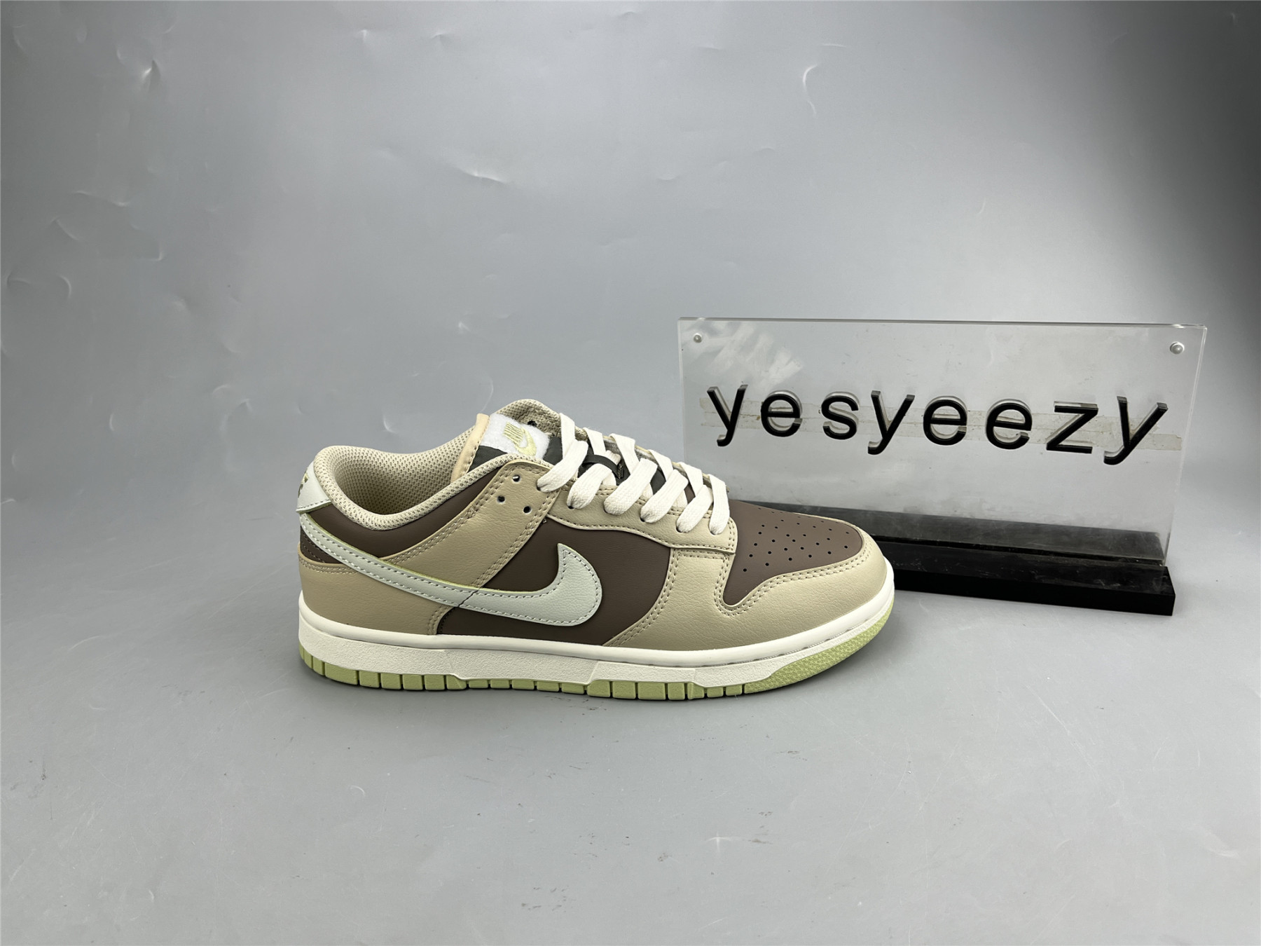 UA NIKE DUNK LOW MOCHA