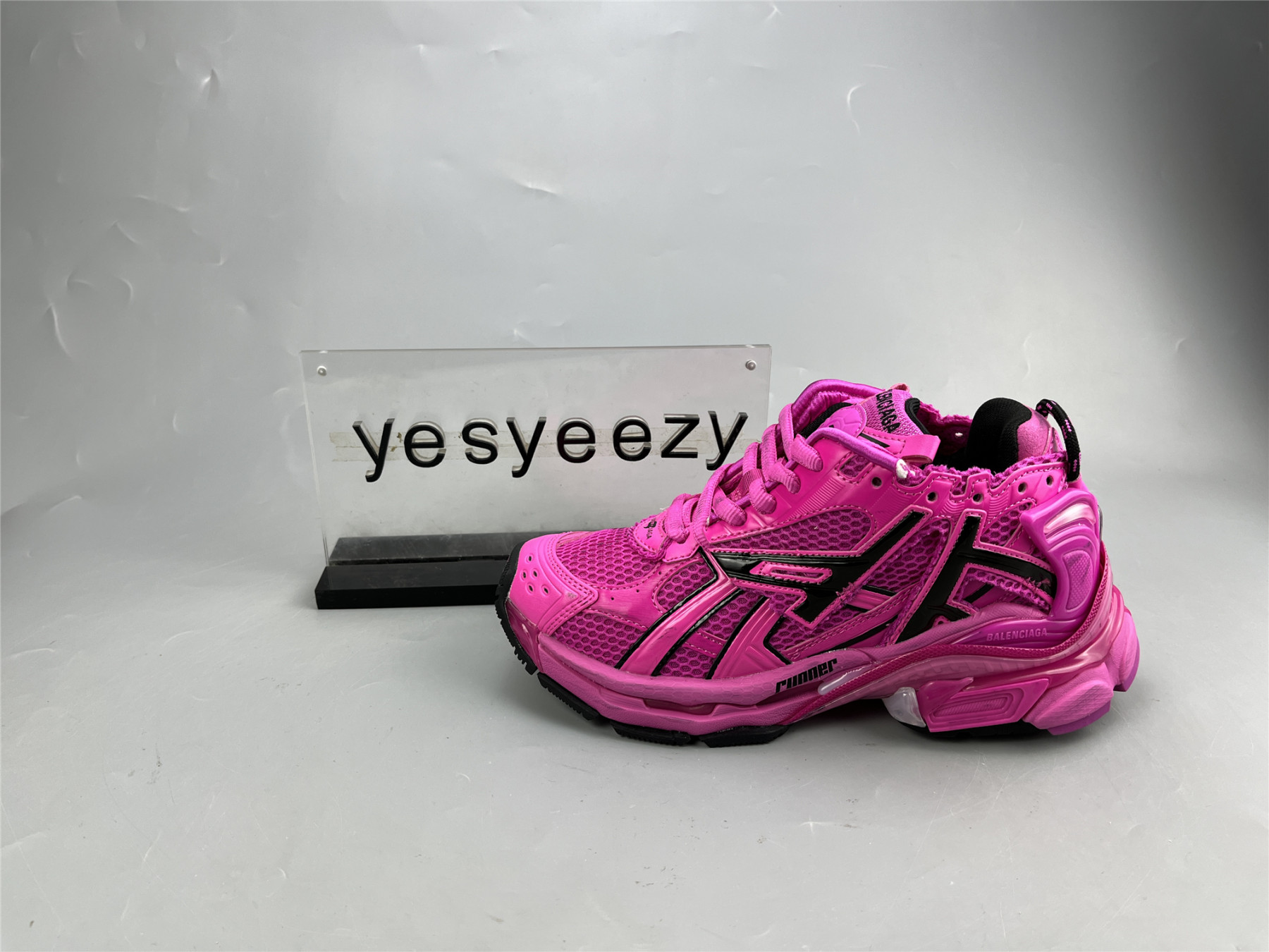 UA RUNNER DARK PINK BLACK