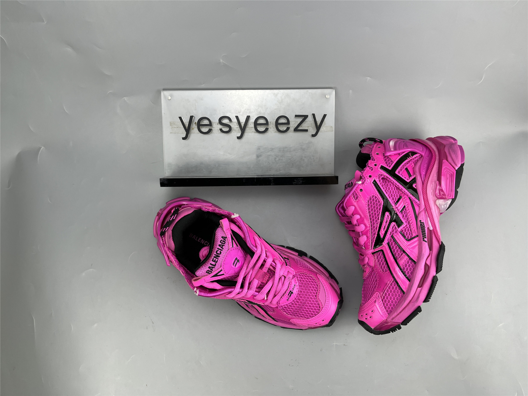 UA RUNNER DARK PINK BLACK