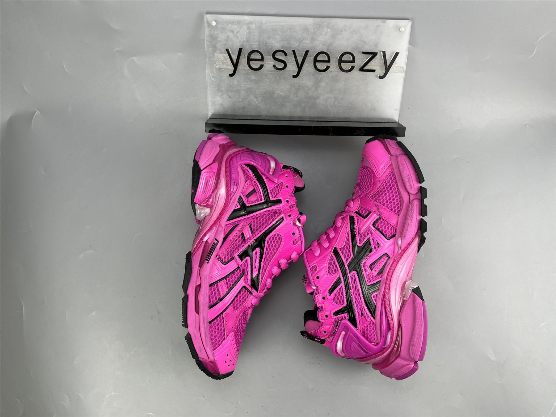 UA RUNNER DARK PINK BLACK