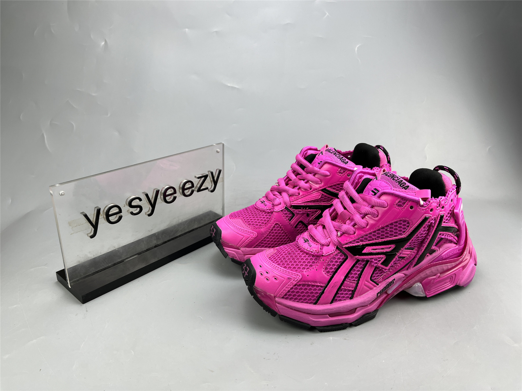 UA RUNNER DARK PINK BLACK