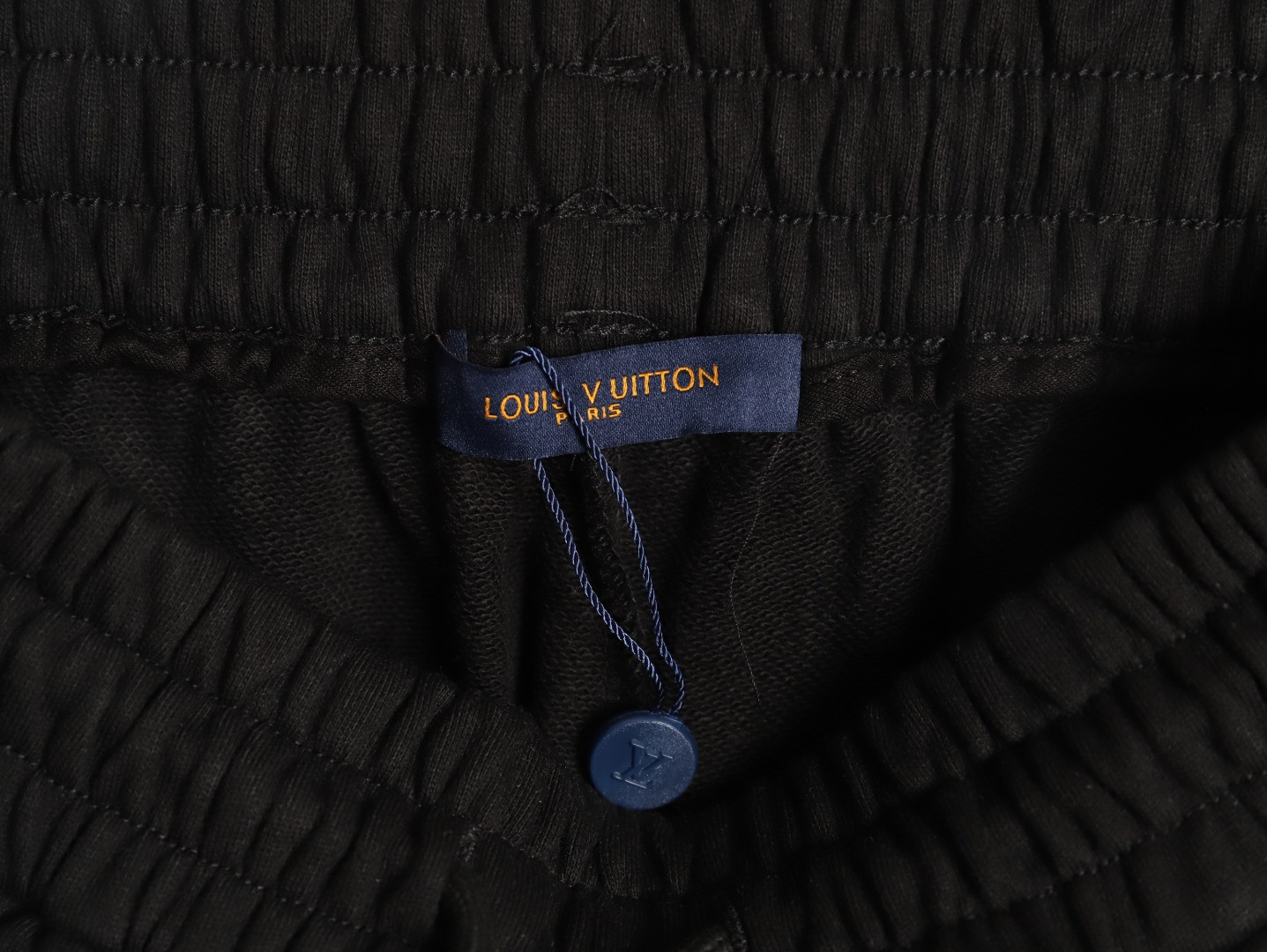 l0vis Vvtt0n 26ss shorts