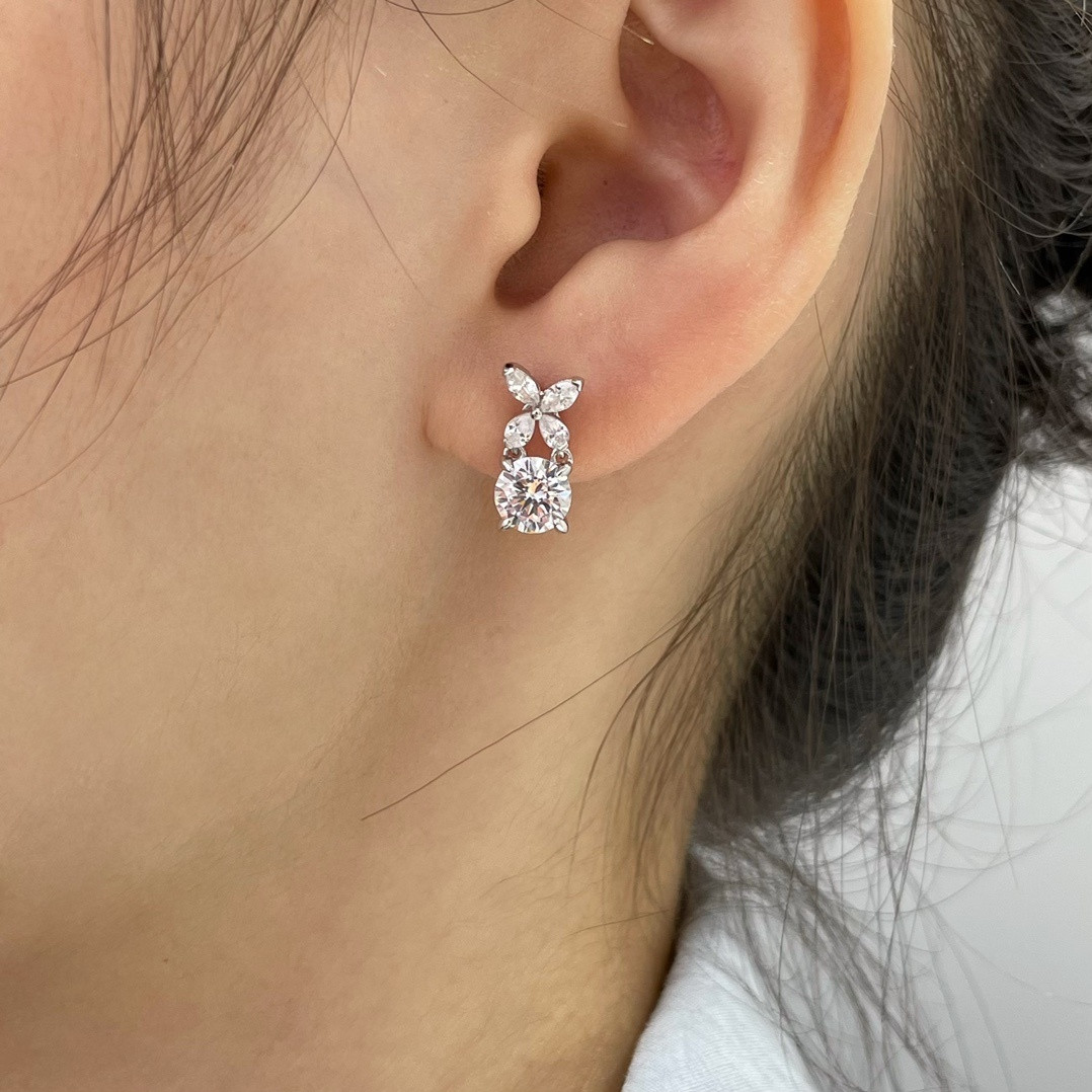 Graff D1am0nd-encrusted Butterfly Stud Earrings