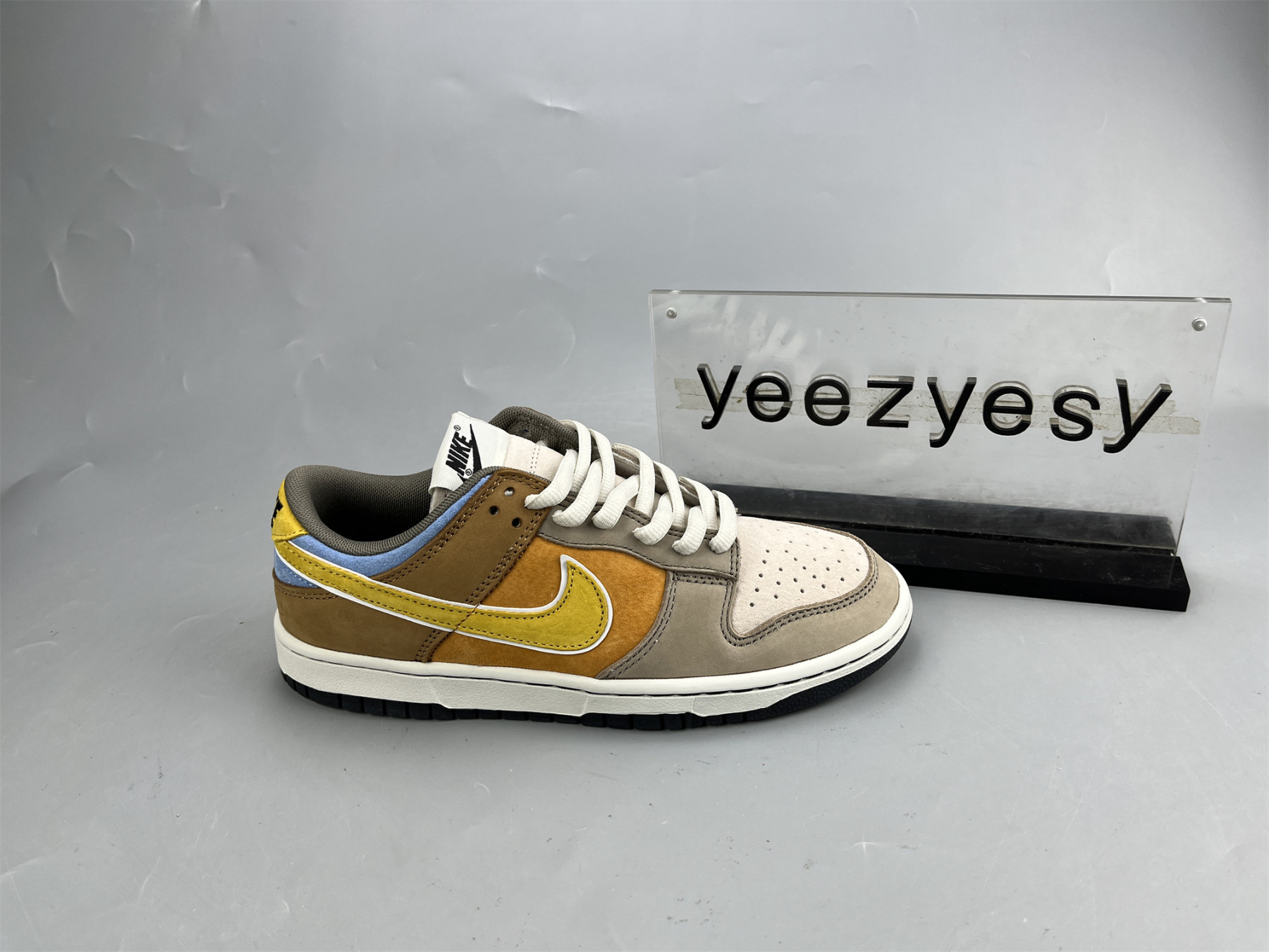 UA NIKE DUNK CAFE BRUN CLAIR