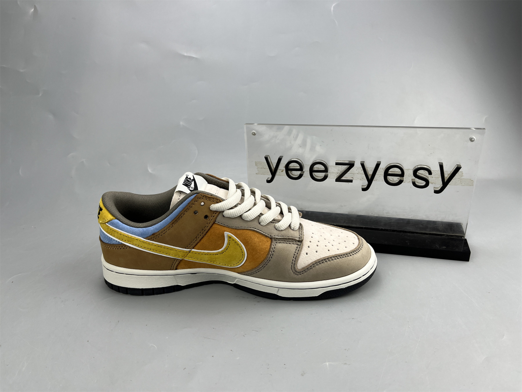 UA NIKE DUNK CAFE BRUN CLAIR