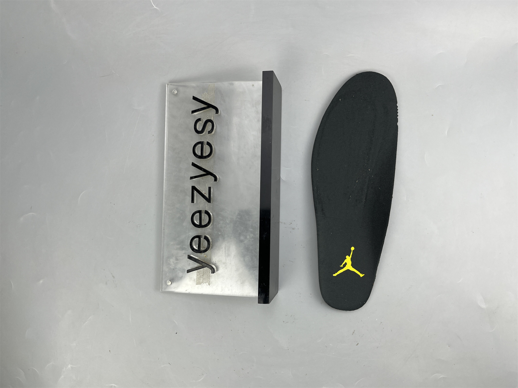 UA AIR JORDAN 12 RETRO 