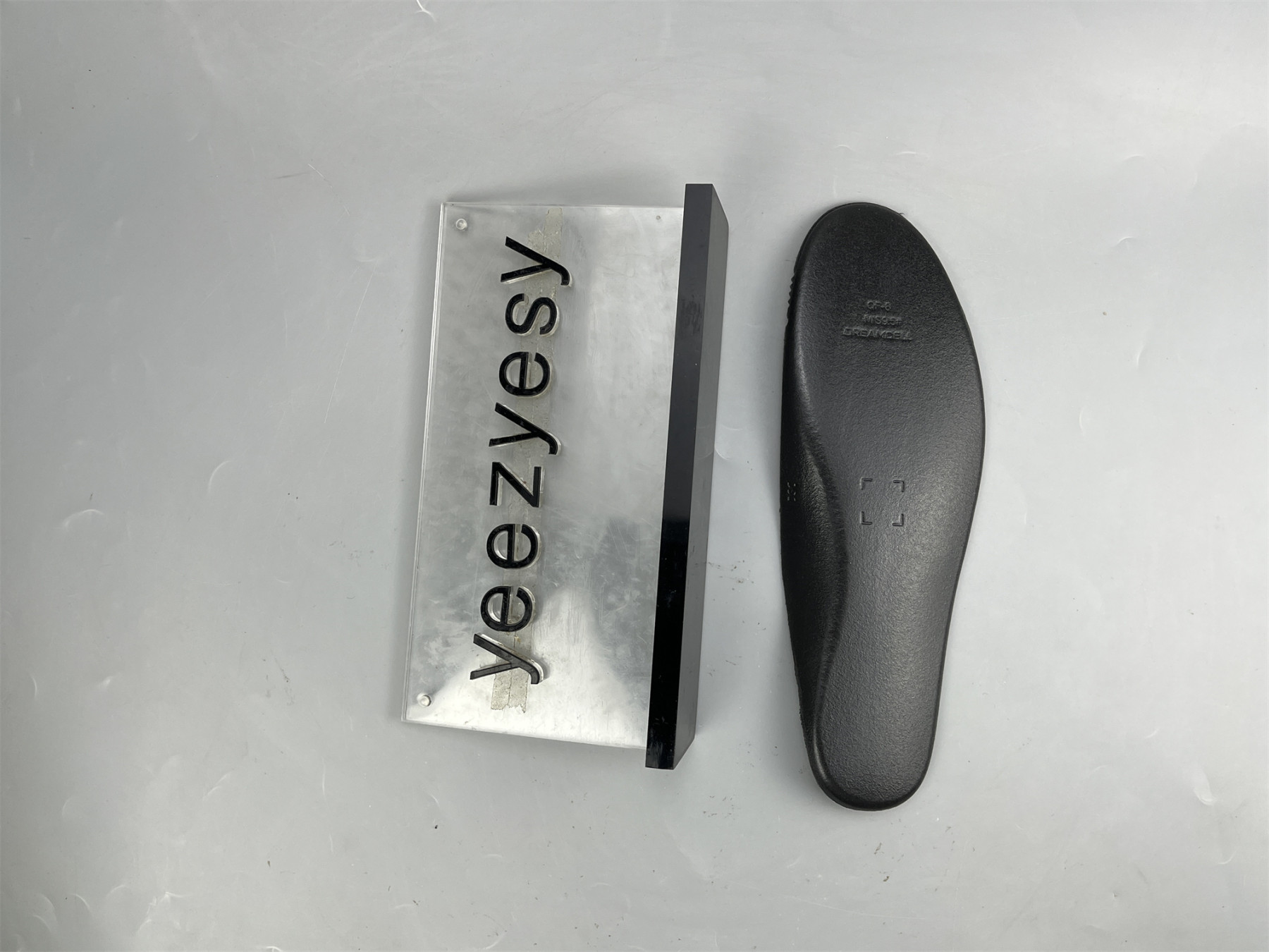 UA AIR JORDAN 12 RETRO 