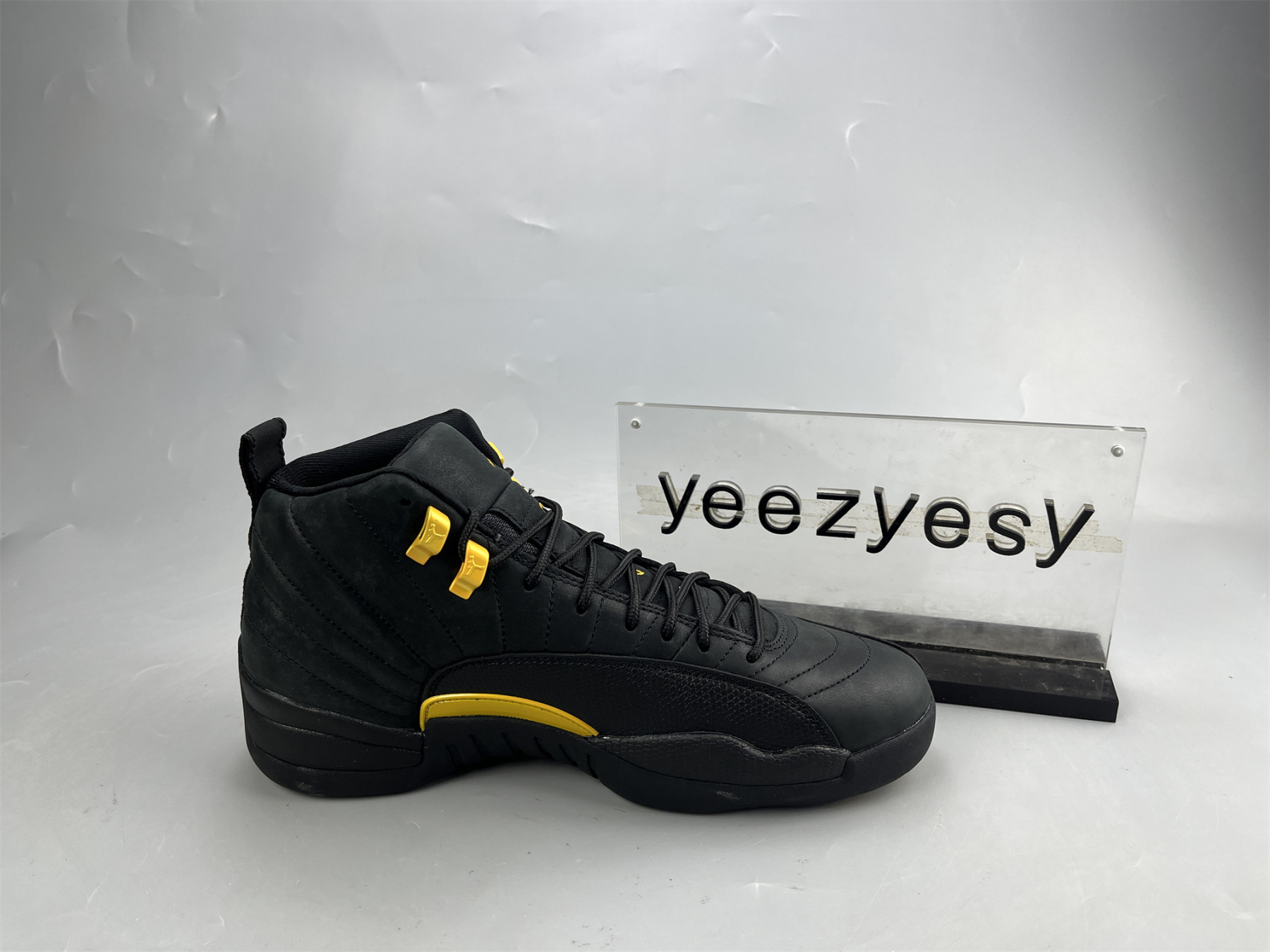 UA AIR JORDAN 12 RETRO 