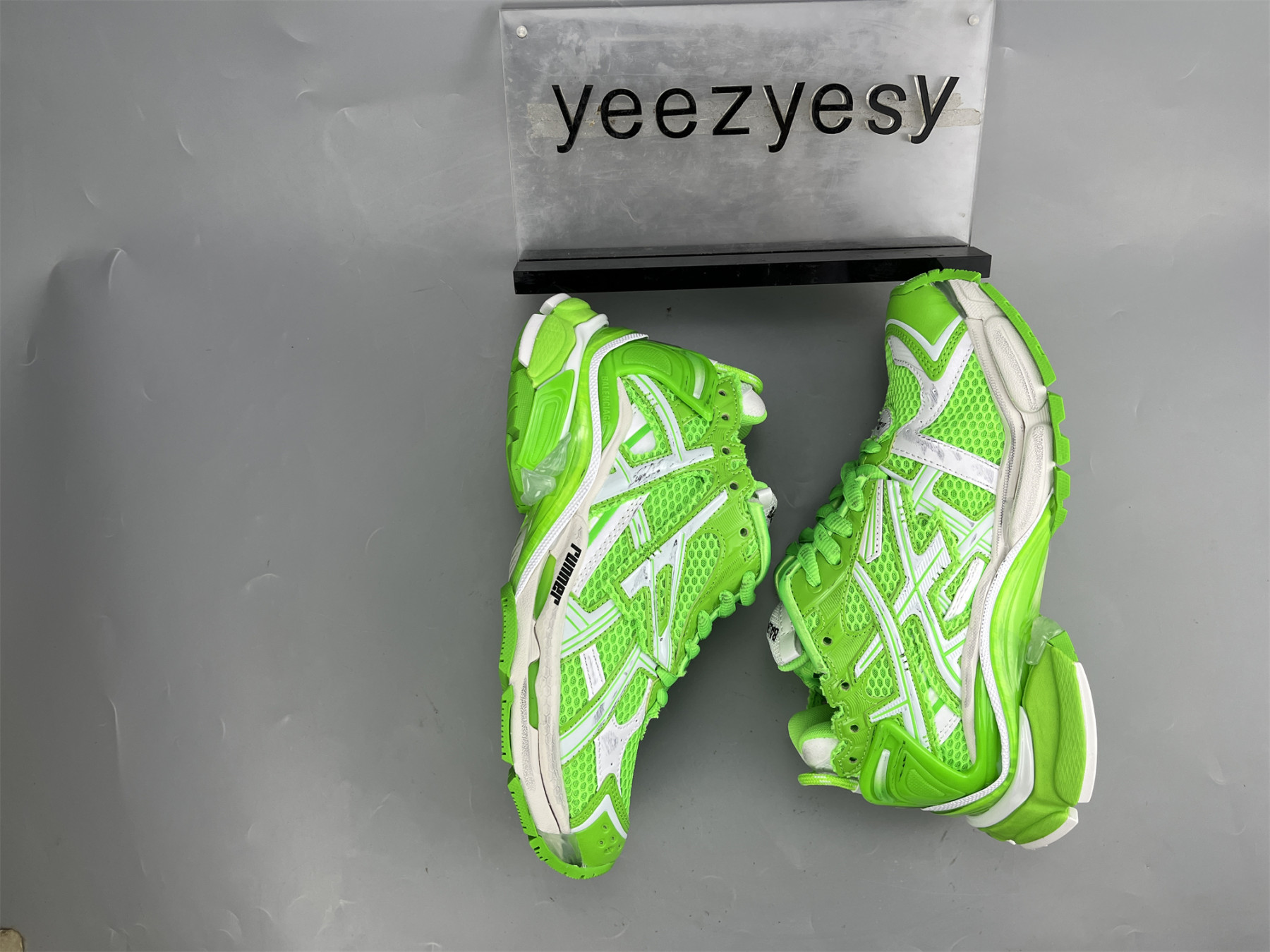 UA RUNNER WHITE GREEN