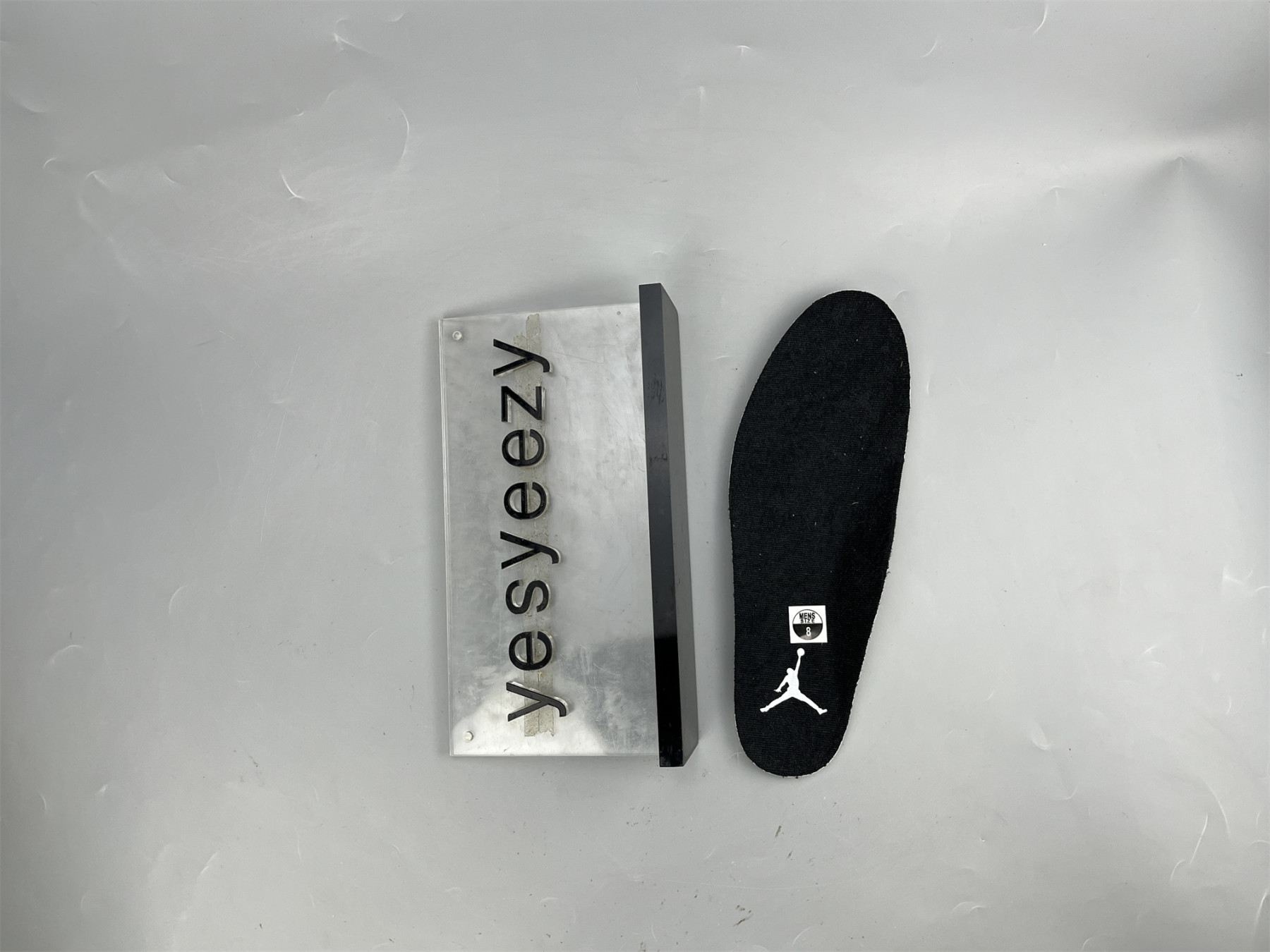 UA AIR JORDAN 11 LOW ELEPHANT