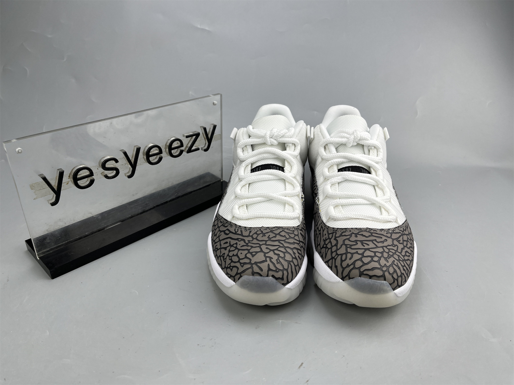 UA AIR JORDAN 11 LOW ELEPHANT