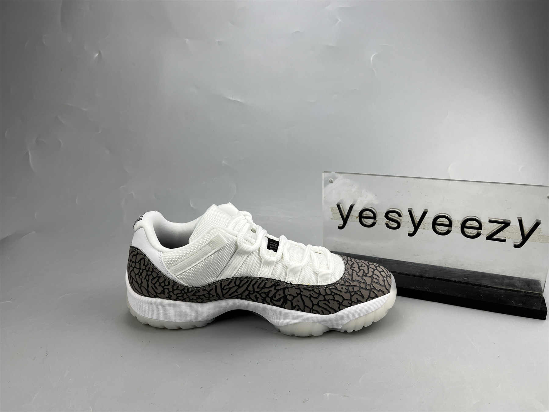 UA AIR JORDAN 11 LOW ELEPHANT