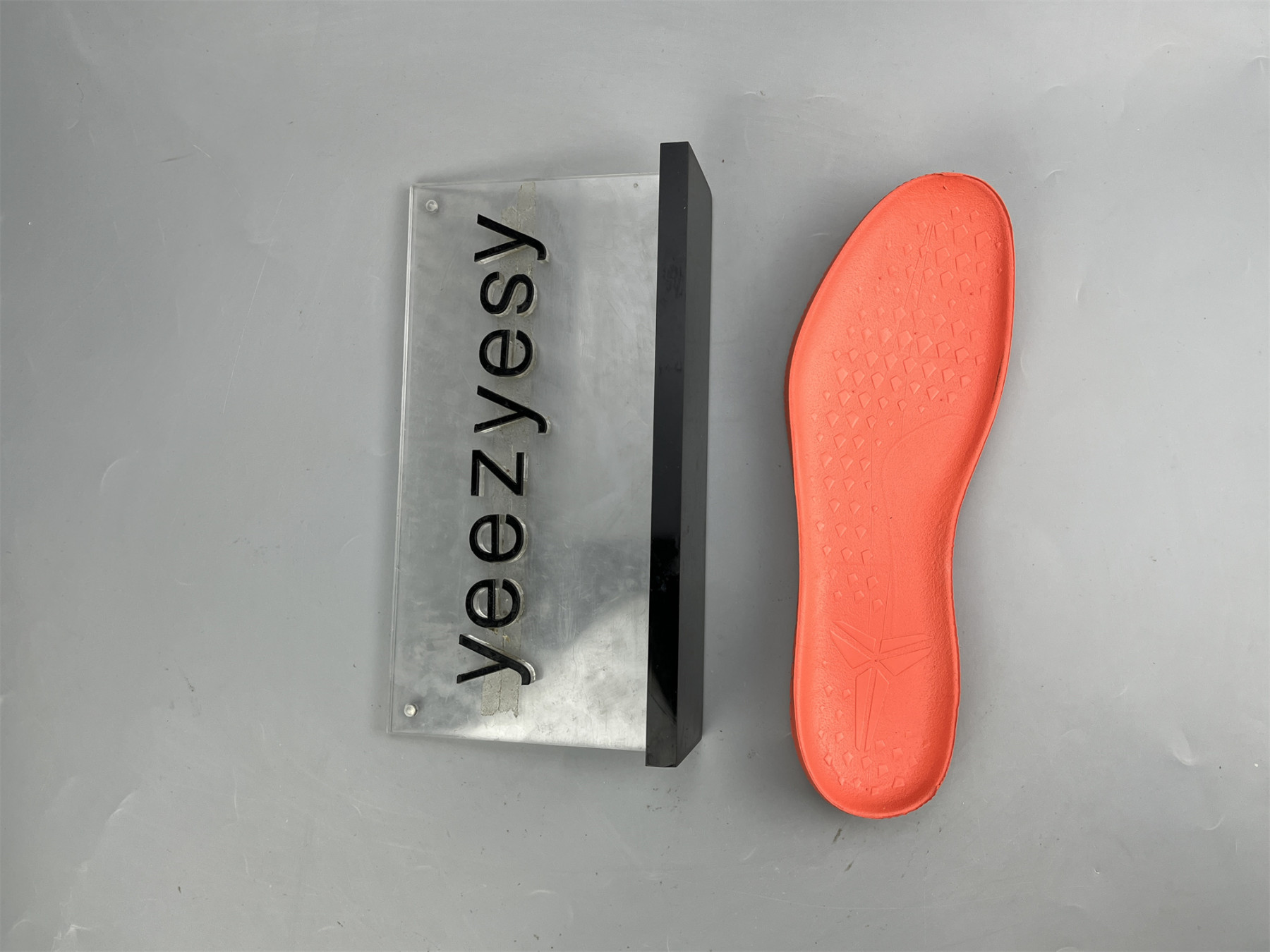 UA NIKE KOBE 8 SYSTEM 