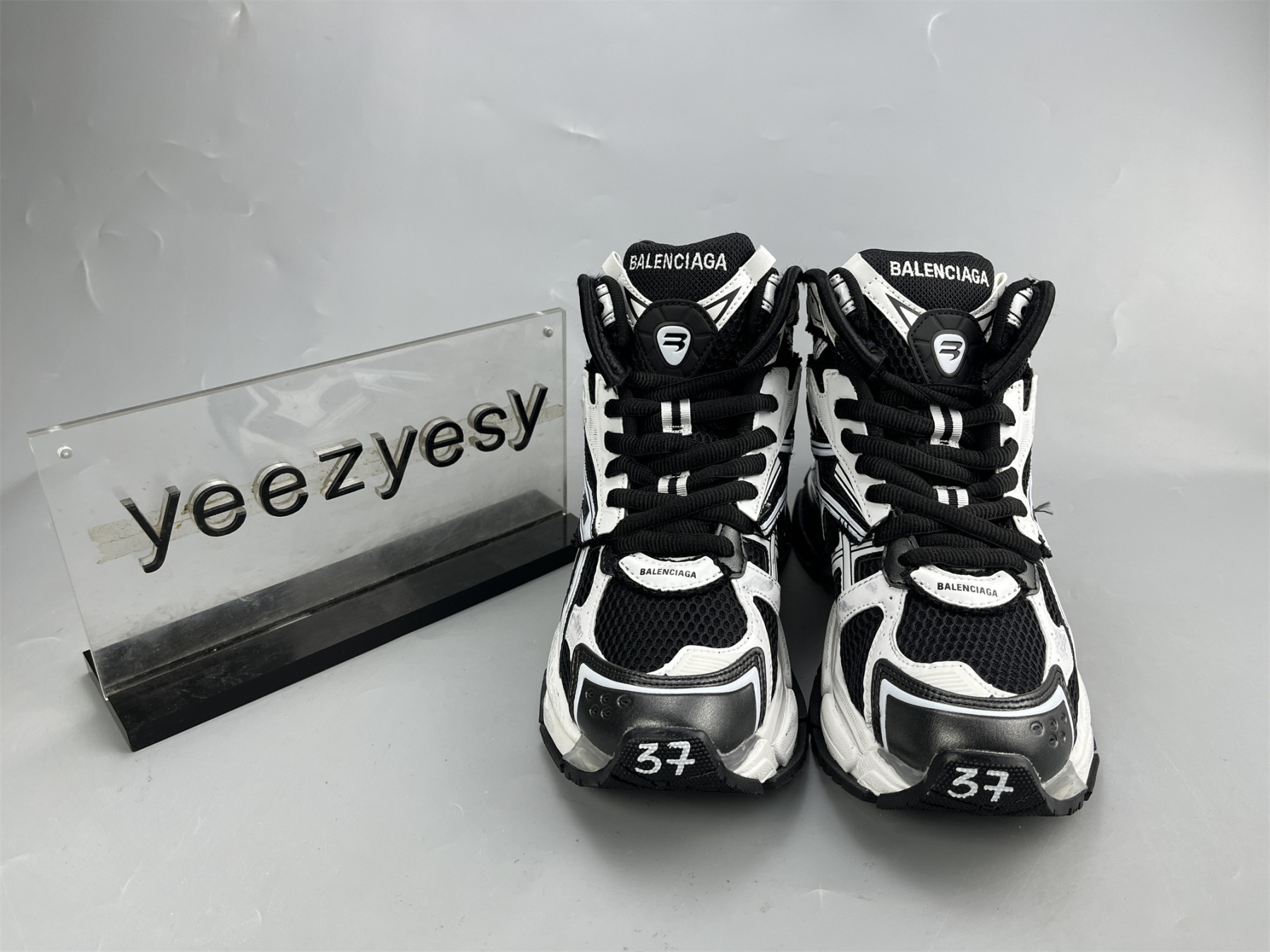 UA RUNNER HIGHTOP WHITE BLACK