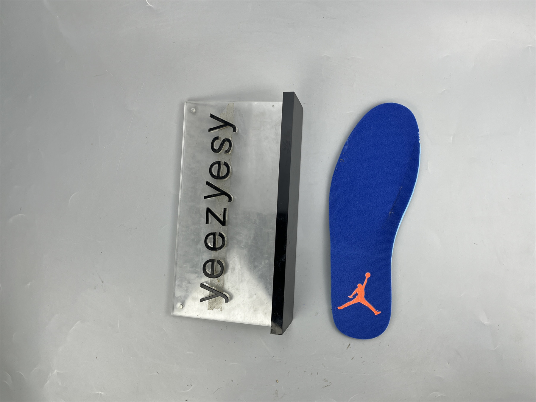 UA AIR JORDAN 4
