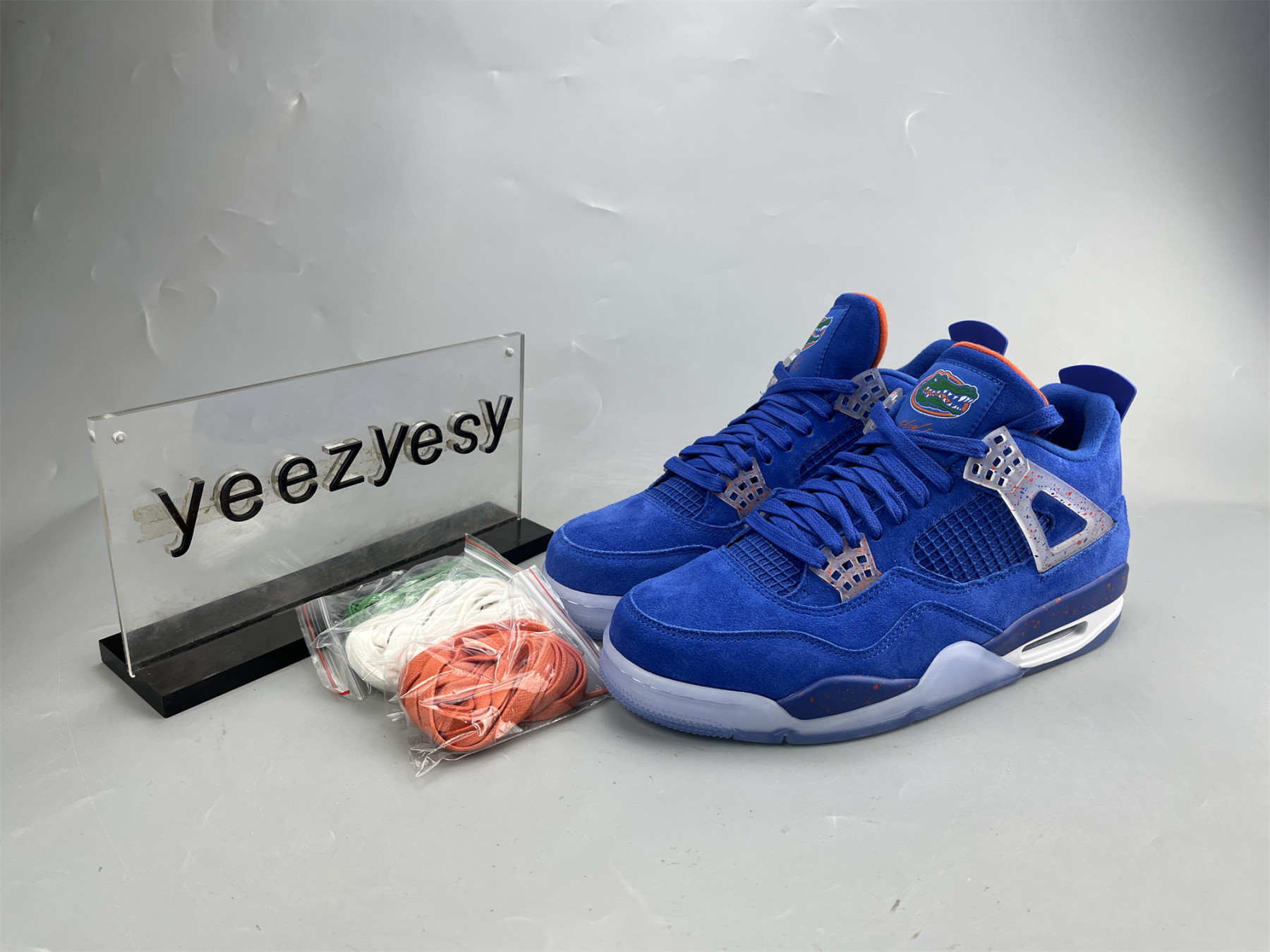 UA AIR JORDAN 4