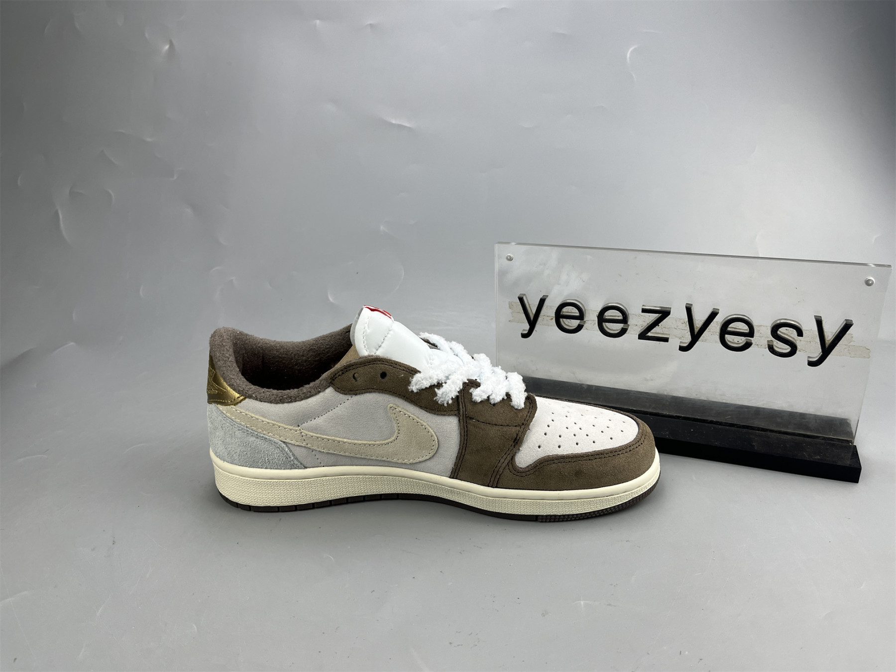 UA AIR JORDAN 1 RETRO LOW OG 