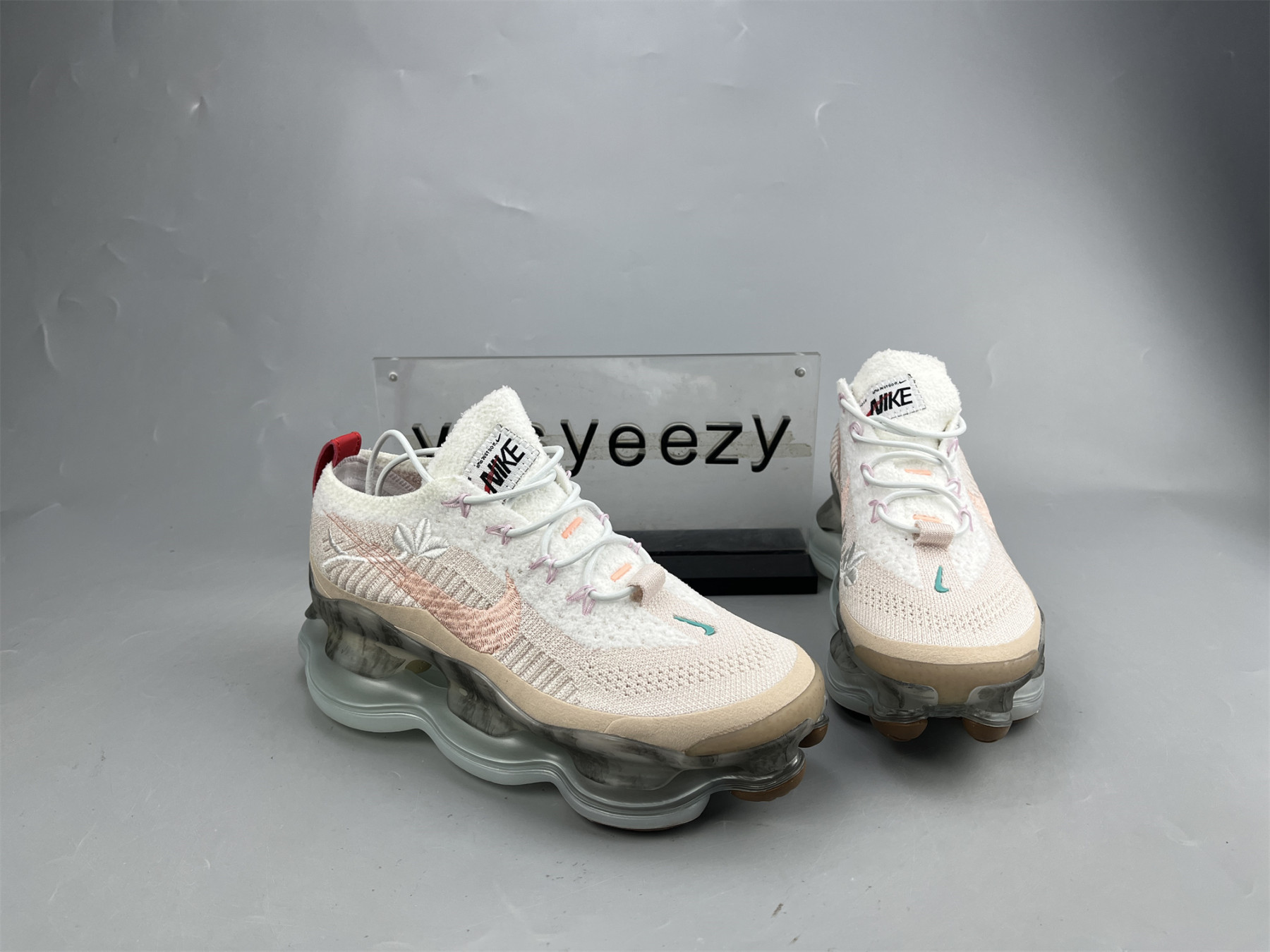 UA NIKE WMNS AIR MAX SCORPION FLYKNIT 