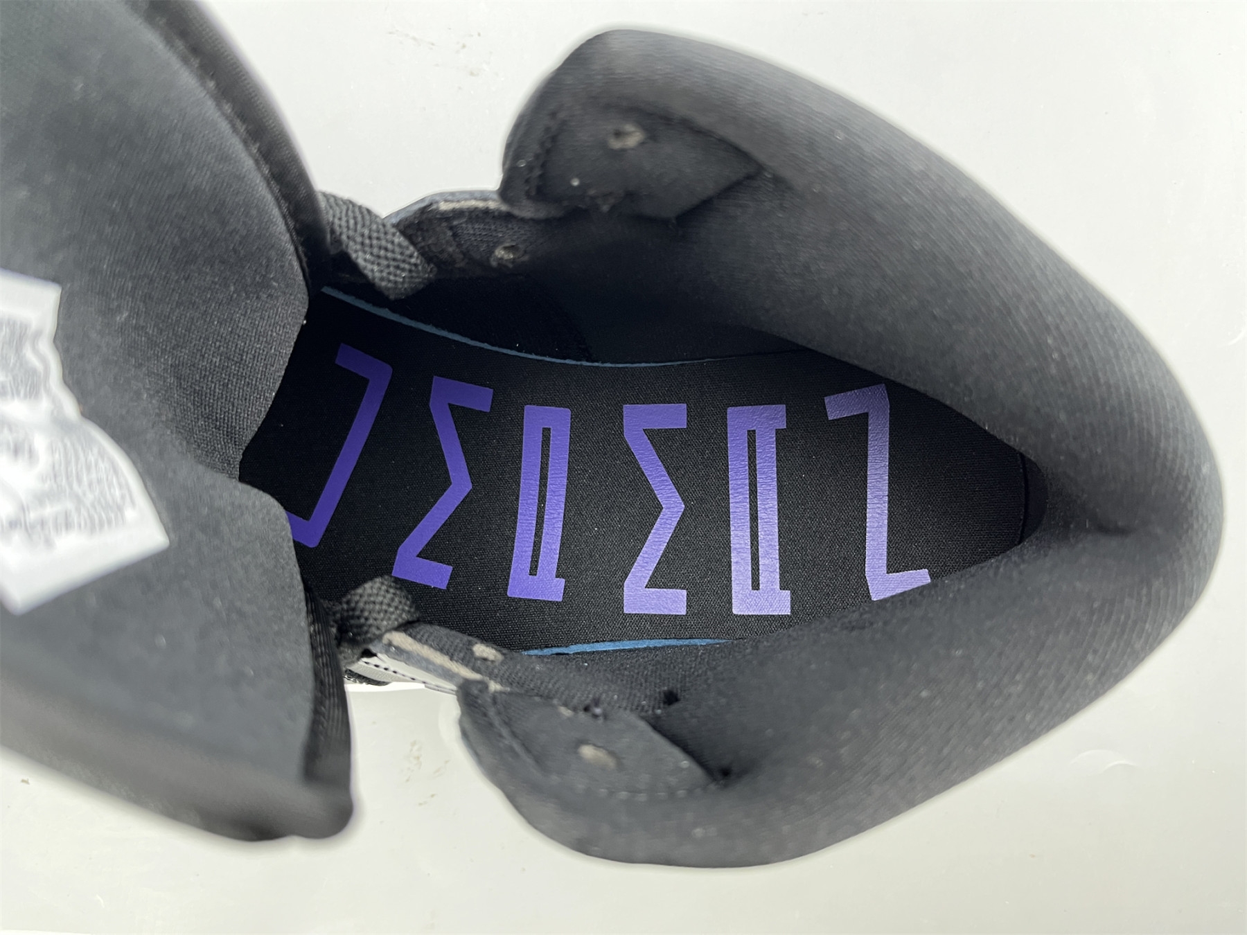 UA AIR JORDAN 1 MID SE 