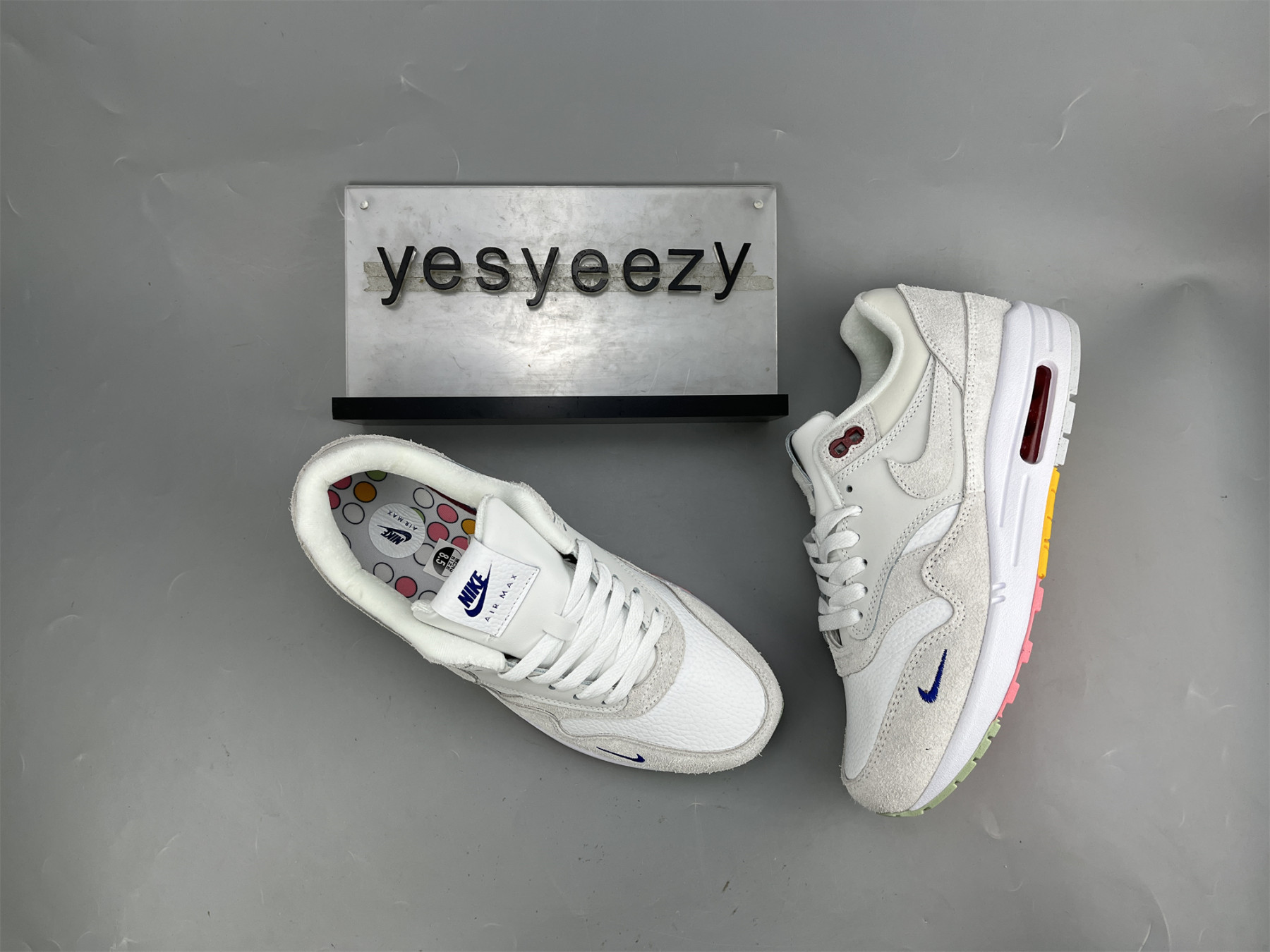 UA NIKE WMNS AIR MAX 1 PREMIUM 